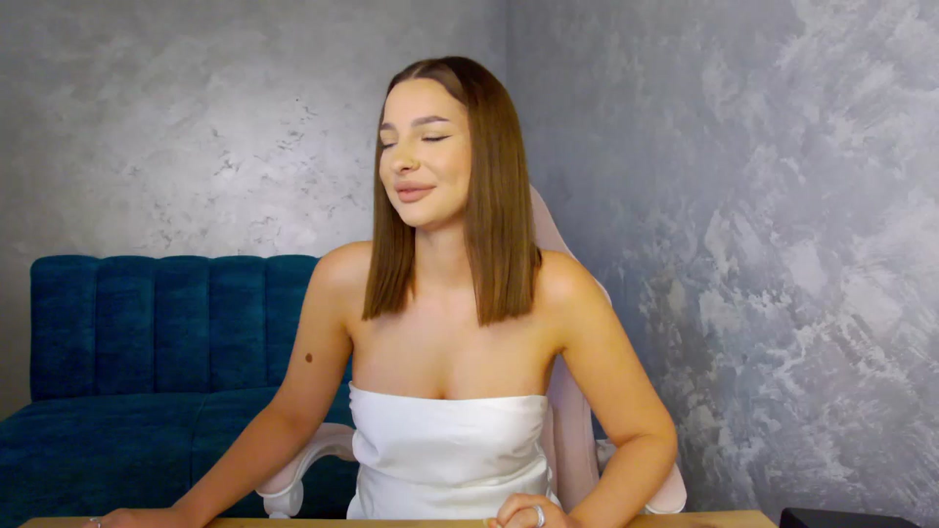 Gallery image thumbnail from MelisRoom's myfreecams stream on, 07/11/2025, 13:43 image 5 of 20