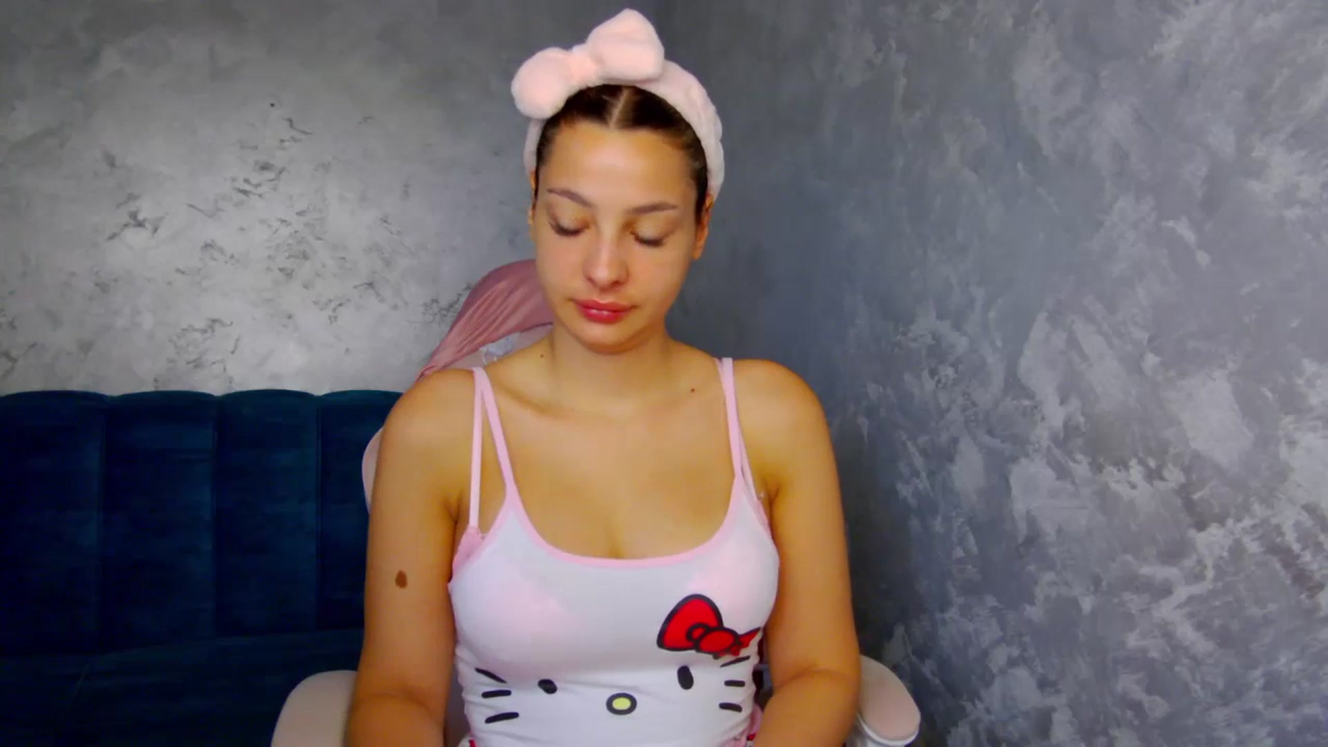 Gallery image thumbnail from MelisRoom's myfreecams stream on, 07/15/2025, 15:30 image 4 of 20