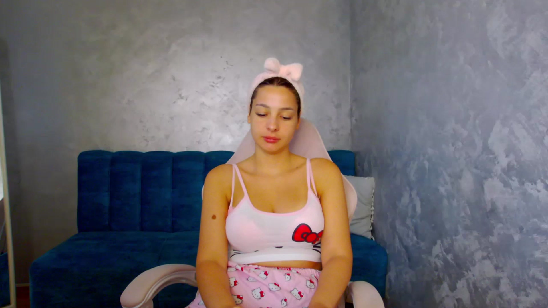Gallery image thumbnail from MelisRoom's myfreecams stream on, 07/15/2025, 19:18 image 17 of 20
