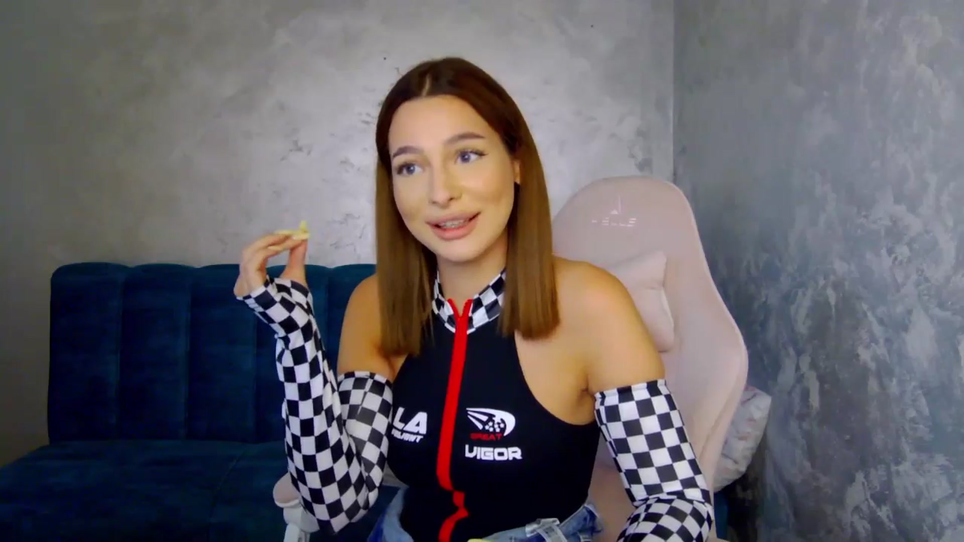 Gallery image thumbnail from MelisRoom's myfreecams stream on, 07/17/2025, 18:27 image 7 of 20