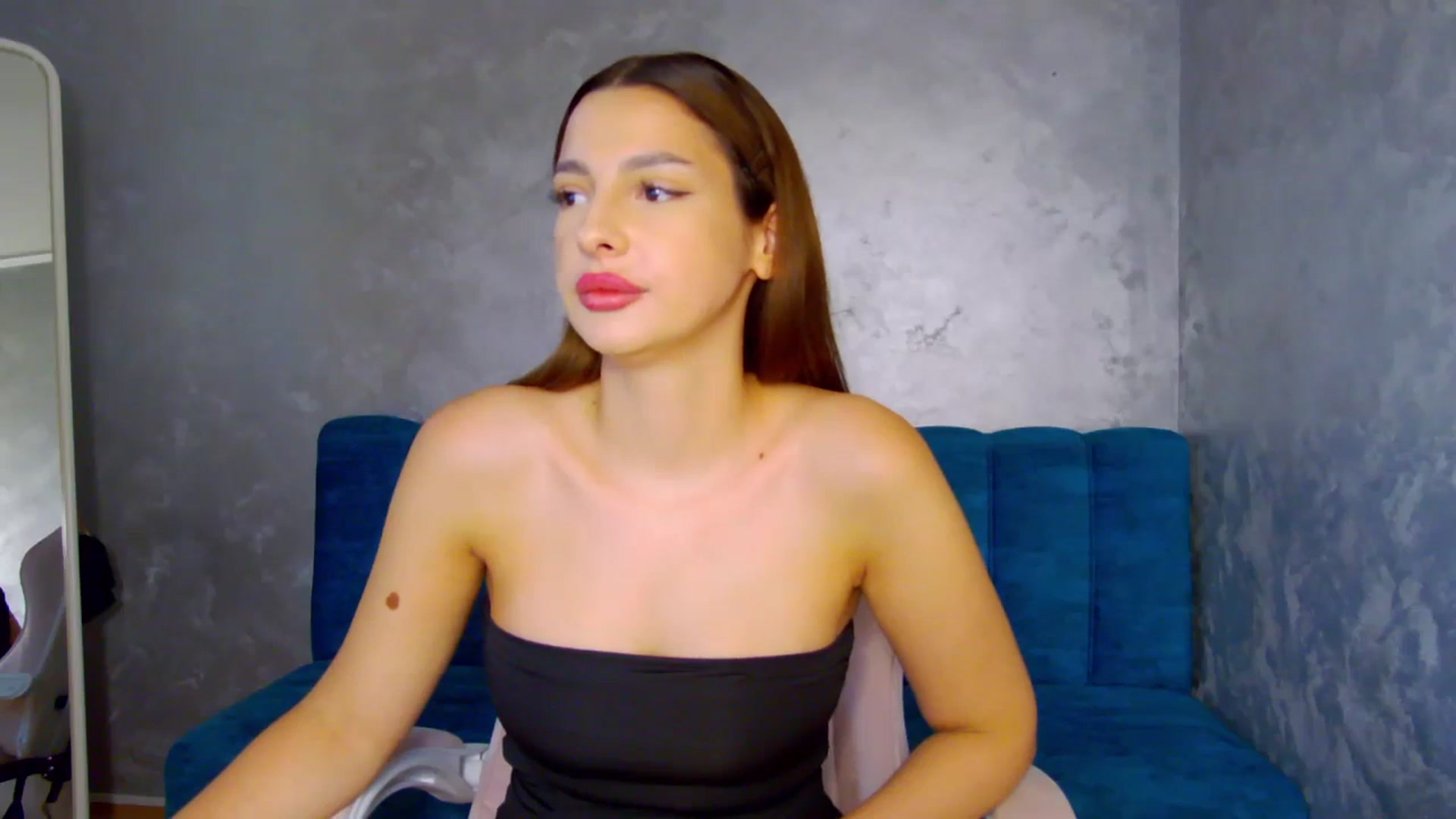 Gallery image thumbnail from MelisRoom's myfreecams stream on, 07/19/2025, 15:50 image 3 of 20