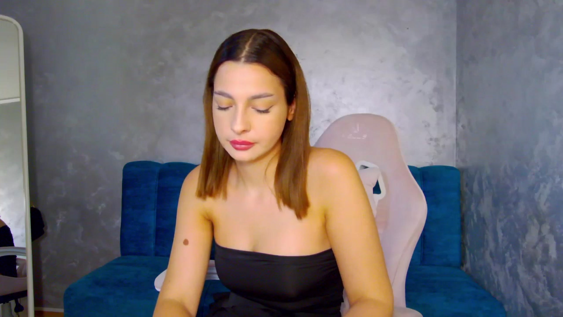Gallery image thumbnail from MelisRoom's myfreecams stream on, 07/19/2025, 15:50 image 5 of 20