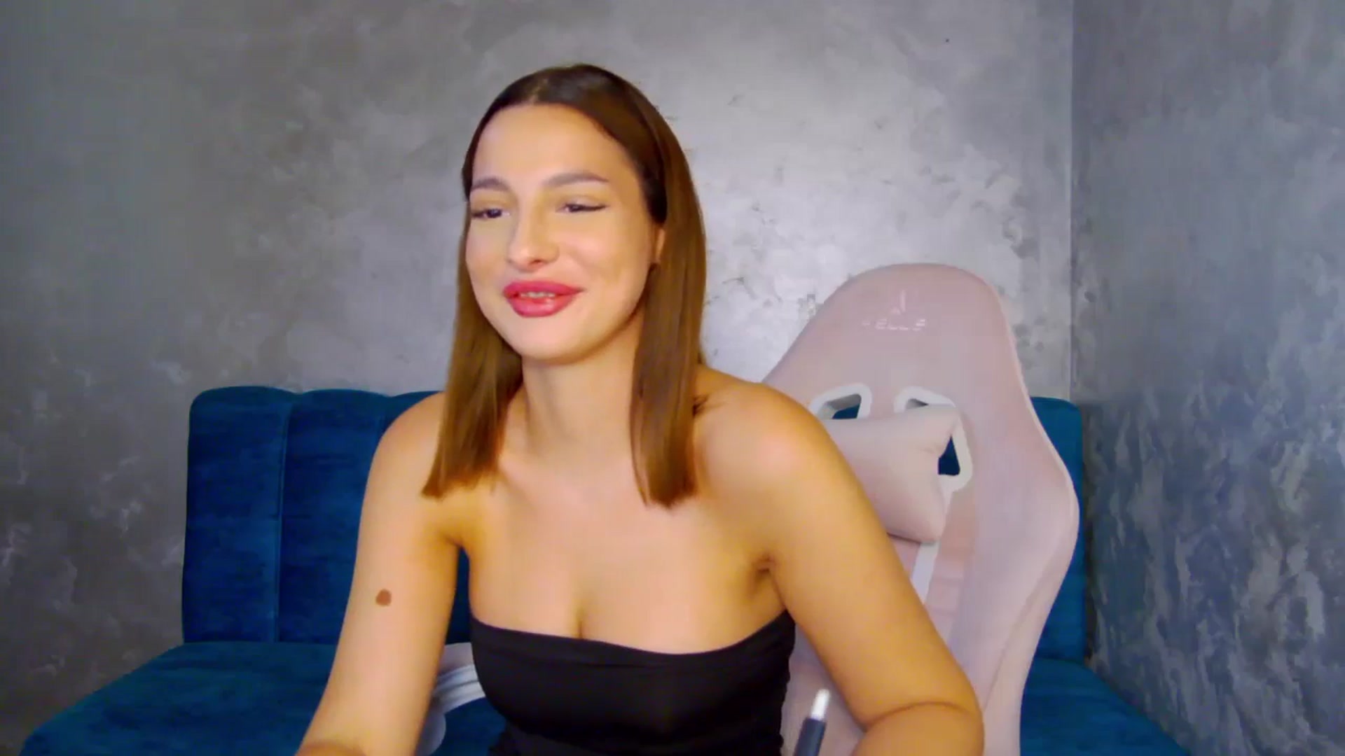 Gallery image thumbnail from MelisRoom's myfreecams stream on, 07/19/2025, 15:50 image 16 of 20