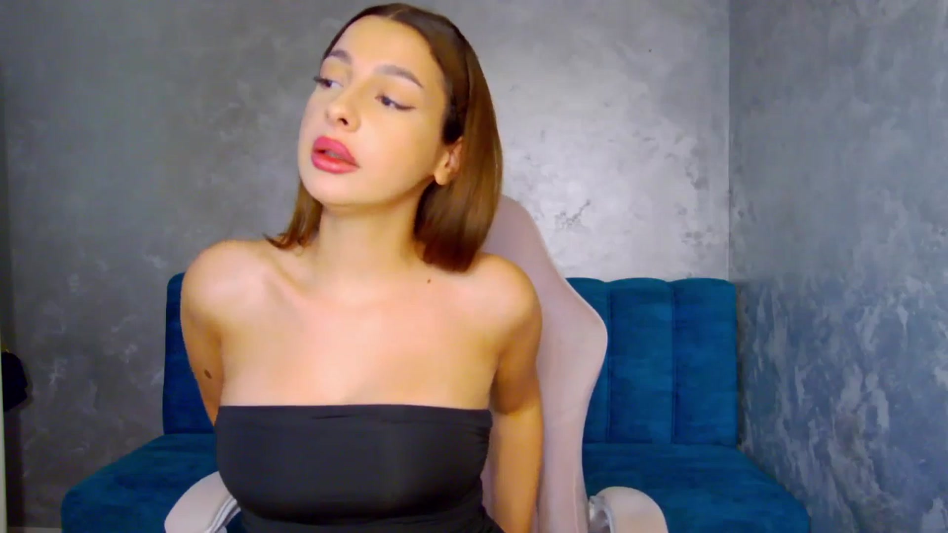 Gallery image thumbnail from MelisRoom's myfreecams stream on, 07/19/2025, 15:50 image 9 of 20