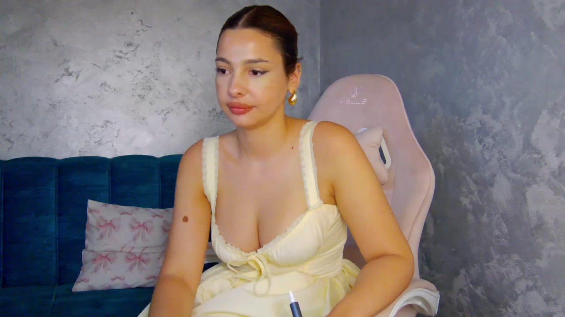 Gallery image thumbnail from MelisRoom's myfreecams stream on, 07/21/2025, 15:27 image 11 of 20