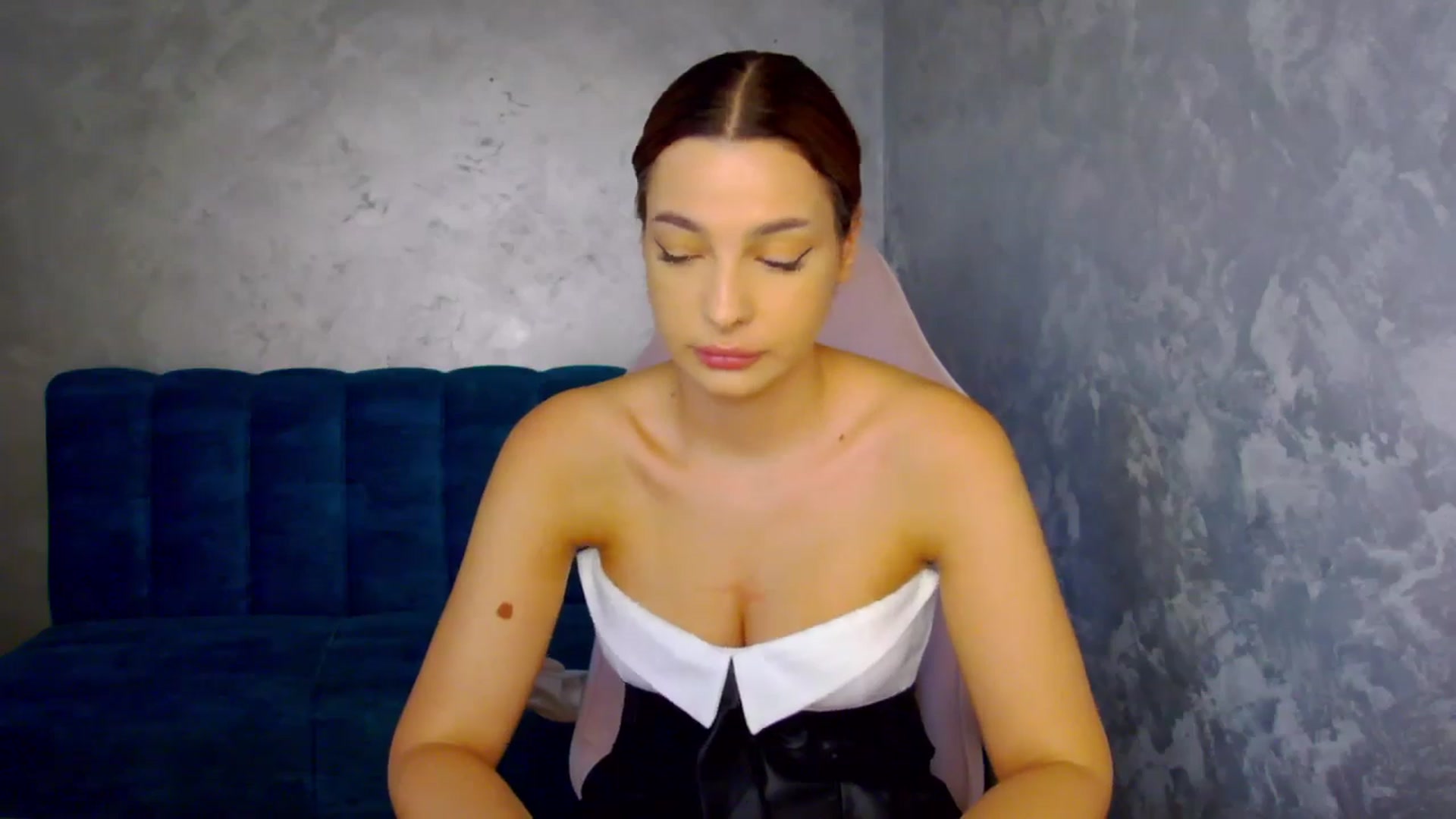 Gallery image thumbnail from MelisRoom's myfreecams stream on, 07/22/2025, 16:23 image 4 of 20