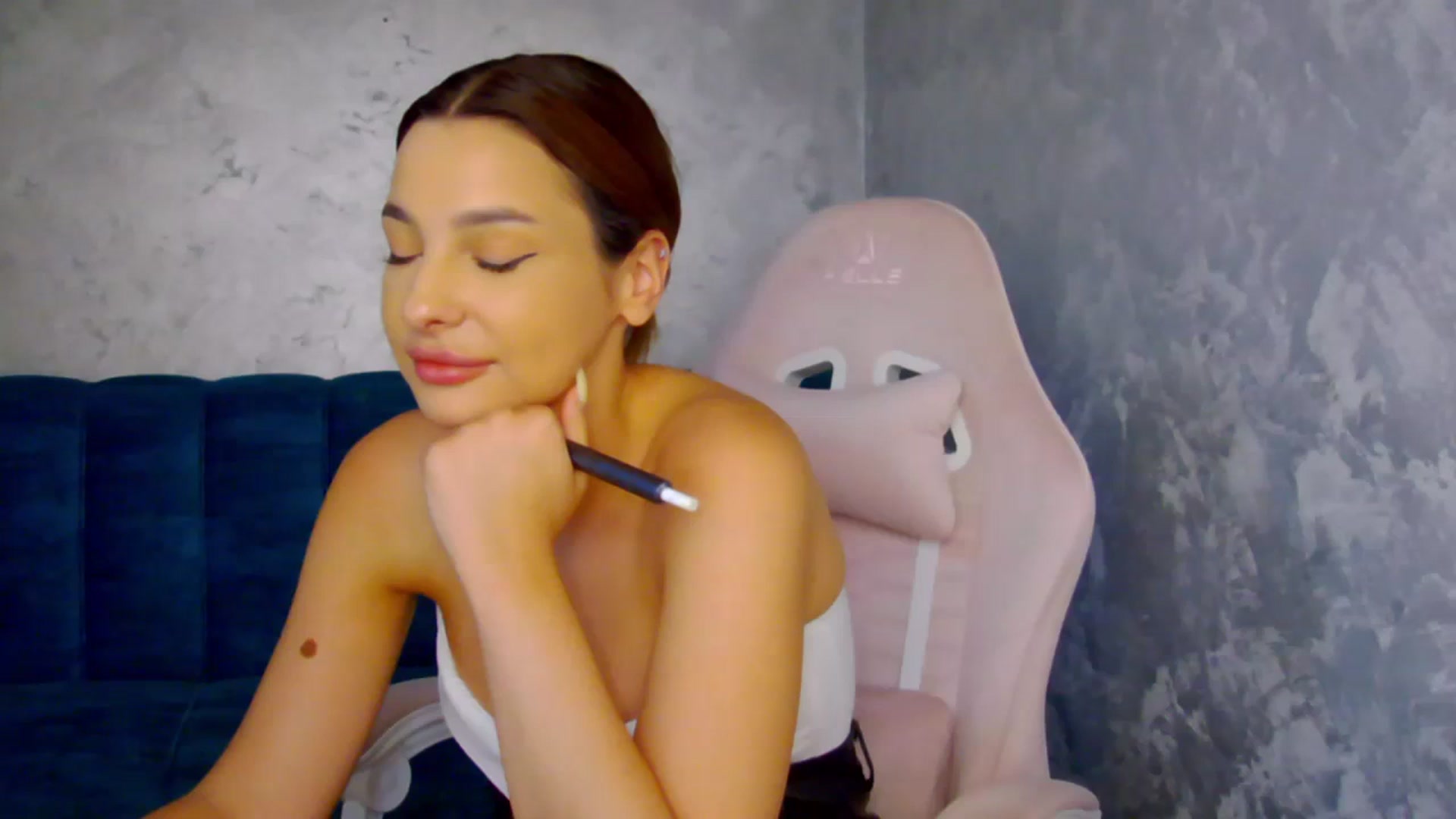 Gallery image thumbnail from MelisRoom's myfreecams stream on, 07/22/2025, 16:23 image 20 of 20