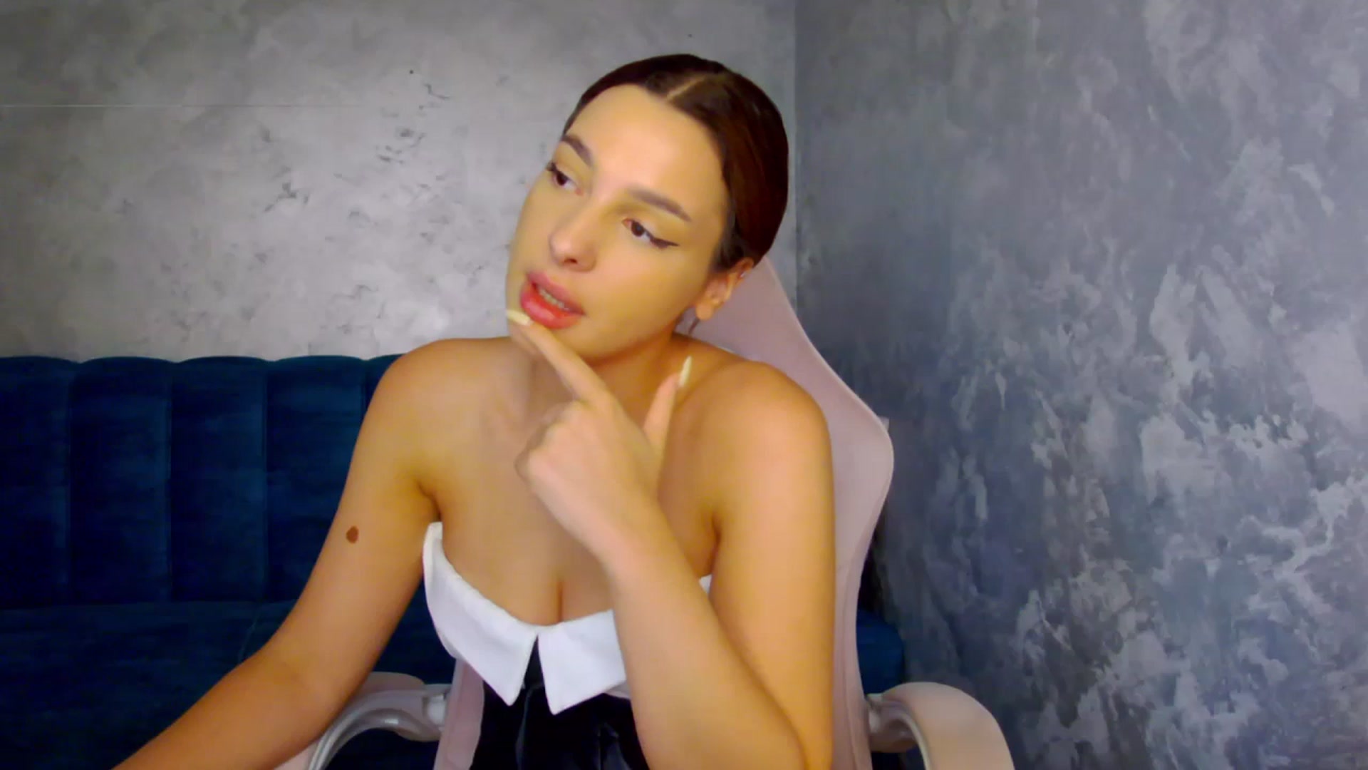 Gallery image thumbnail from MelisRoom's myfreecams stream on, 07/22/2025, 18:50 image 2 of 20