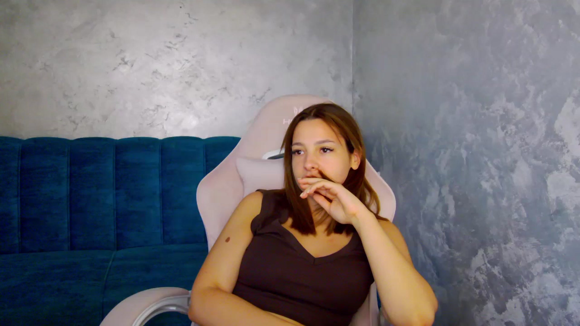 Gallery image thumbnail from MelisRoom's myfreecams stream on, 07/23/2025, 16:31 image 7 of 20