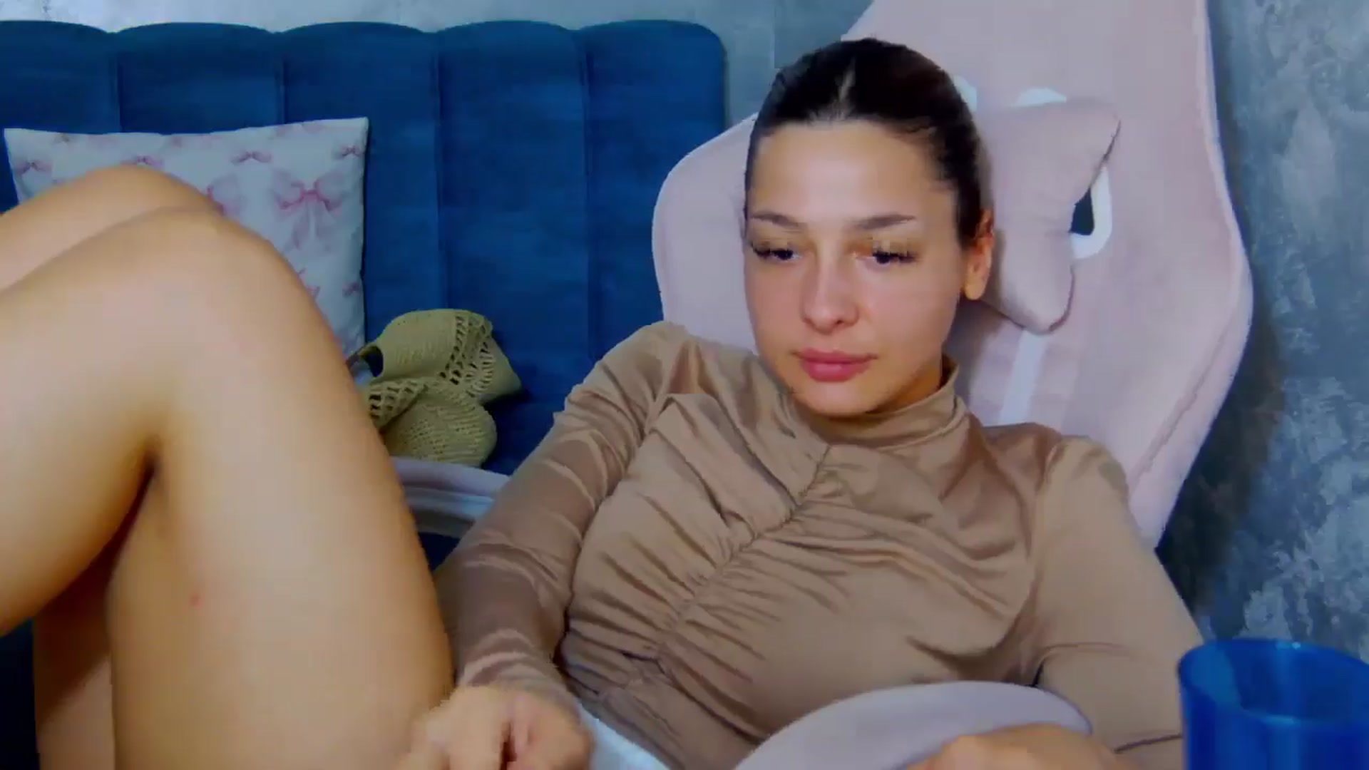 Gallery image thumbnail from MelisRoom's myfreecams stream on, 08/01/2025, 19:22 image 13 of 20