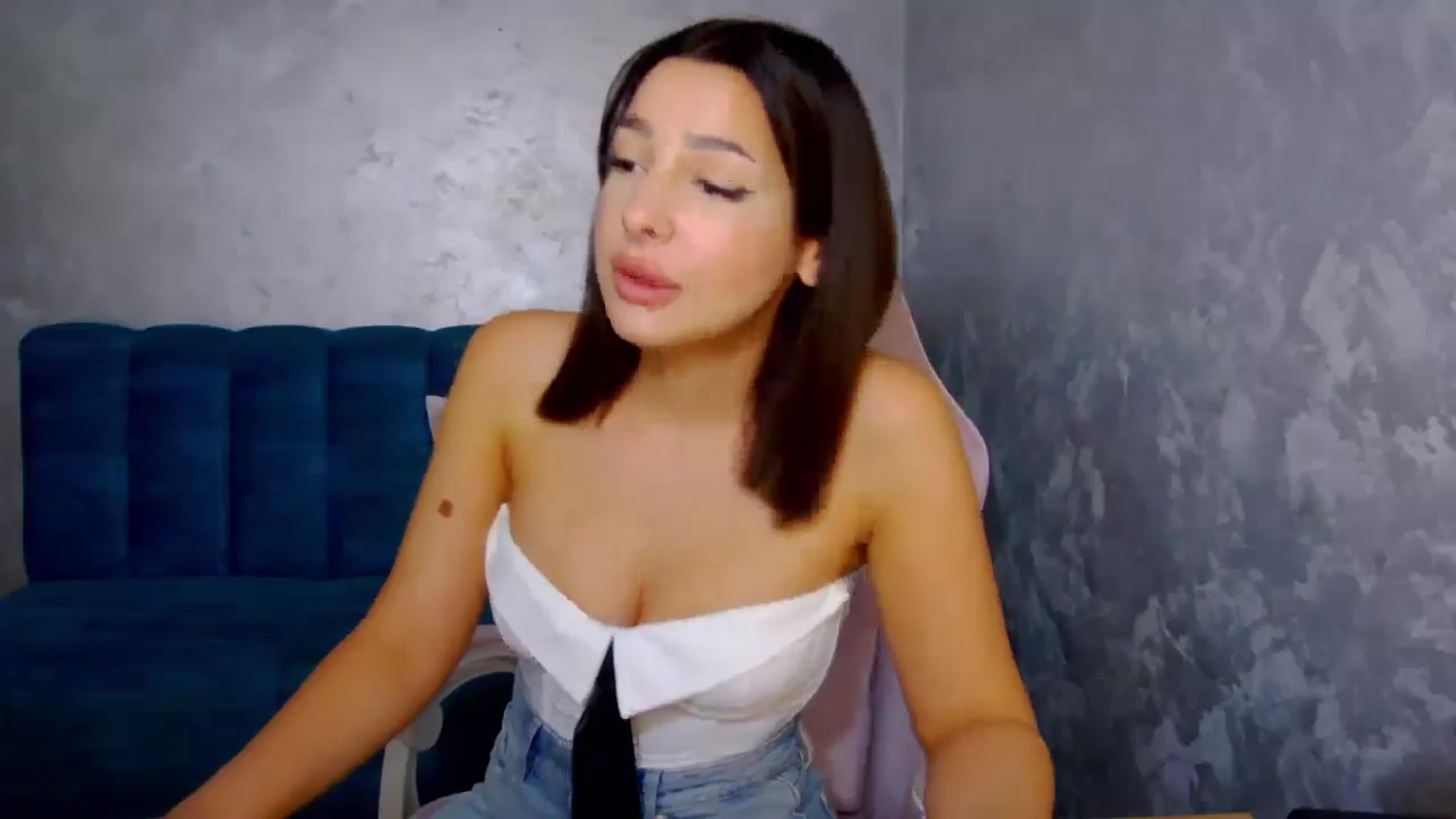Gallery image thumbnail from MelisRoom's myfreecams stream on, 08/04/2025, 15:21 image 11 of 20