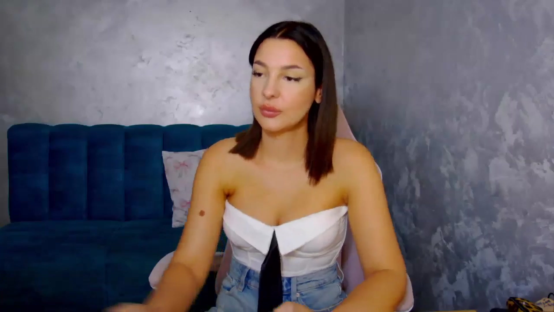Gallery image thumbnail from MelisRoom's myfreecams stream on, 08/04/2025, 15:21 image 6 of 20