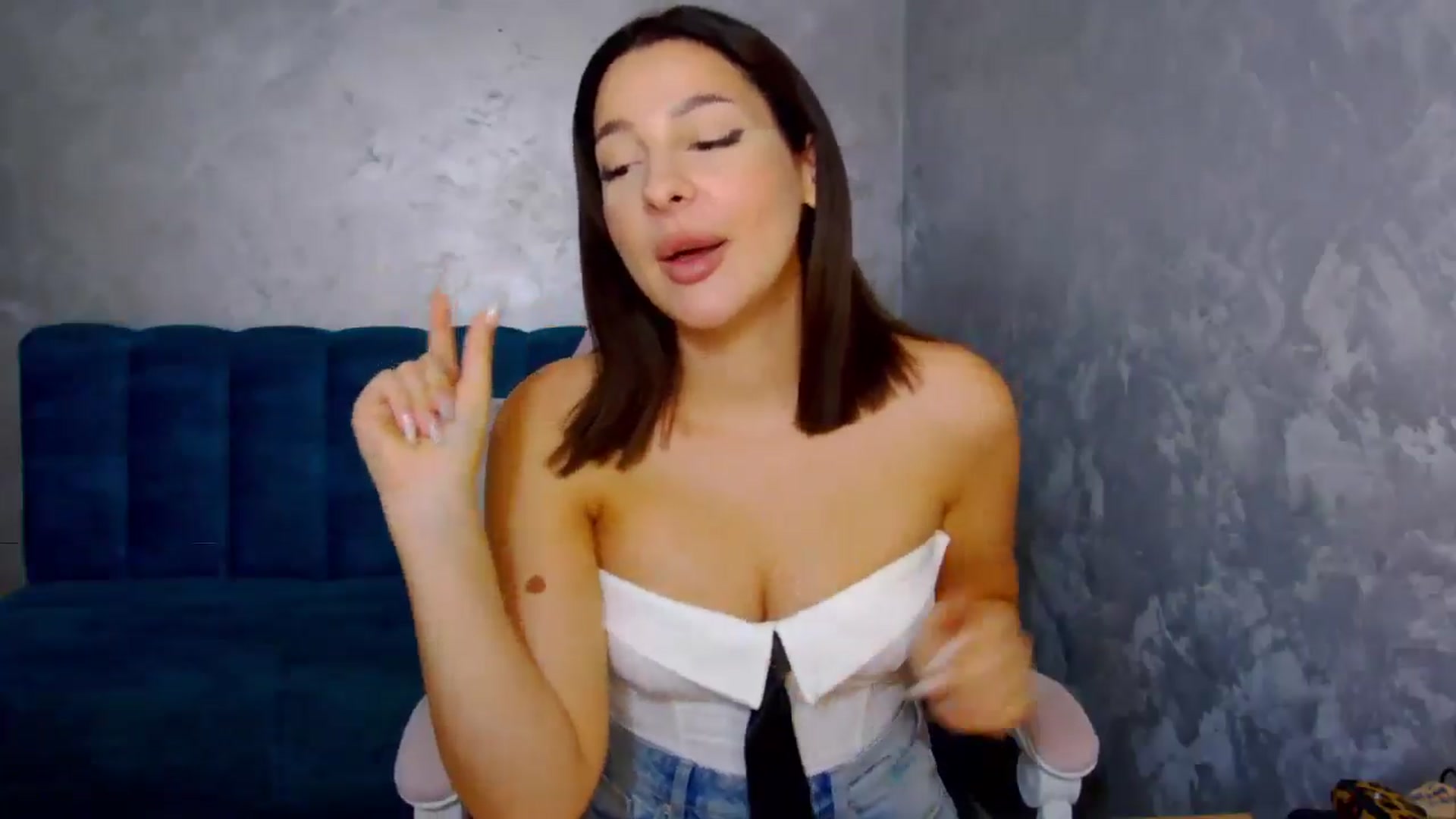 Gallery image thumbnail from MelisRoom's myfreecams stream on, 08/04/2025, 15:21 image 5 of 20
