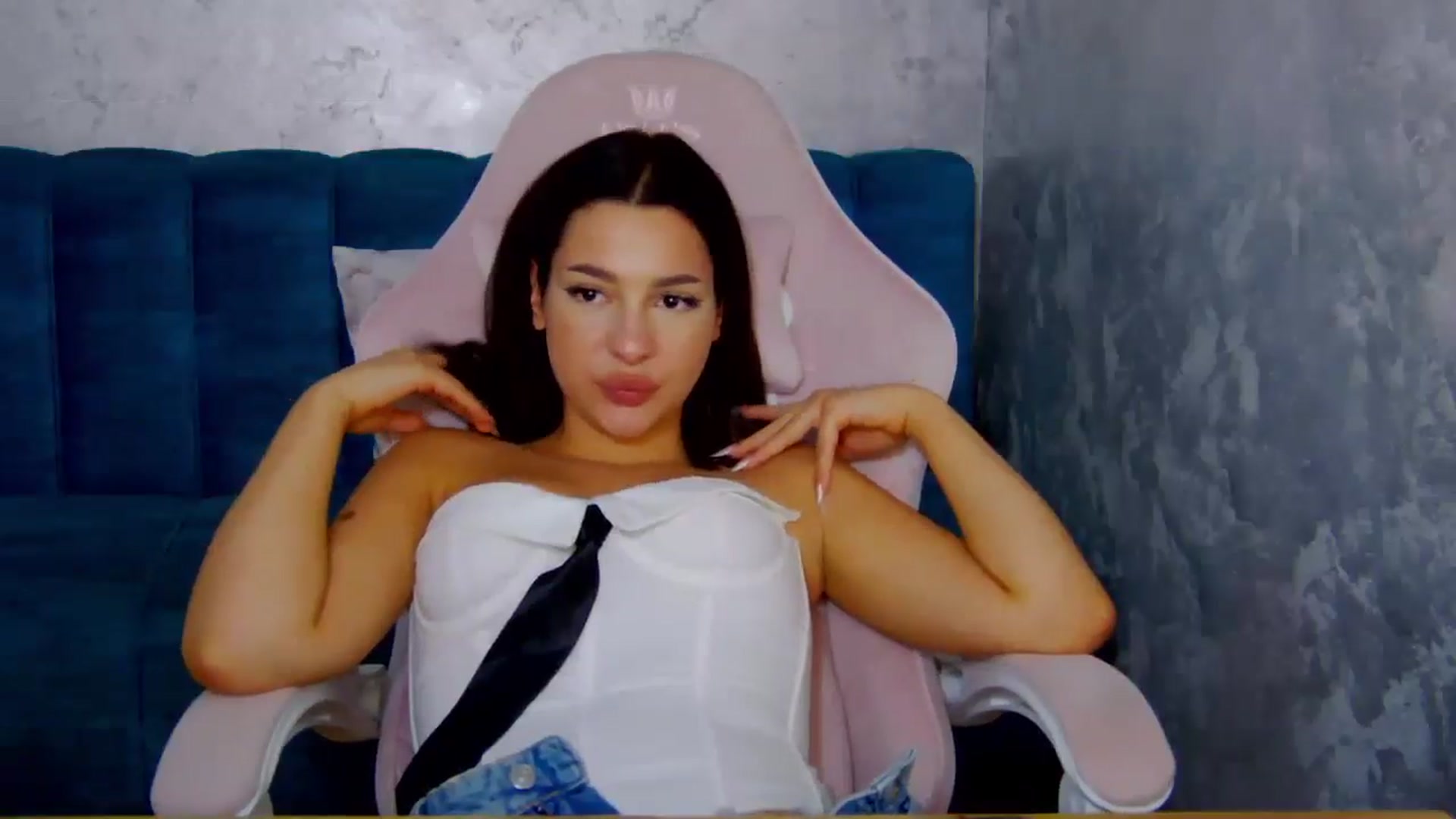 Gallery image thumbnail from MelisRoom's myfreecams stream on, 08/04/2025, 19:14 image 18 of 20