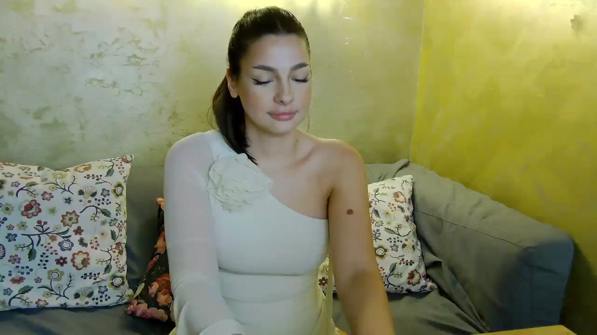 Gallery image thumbnail from MelisRoom's myfreecams stream on, 08/05/2025, 19:19 image 9 of 20