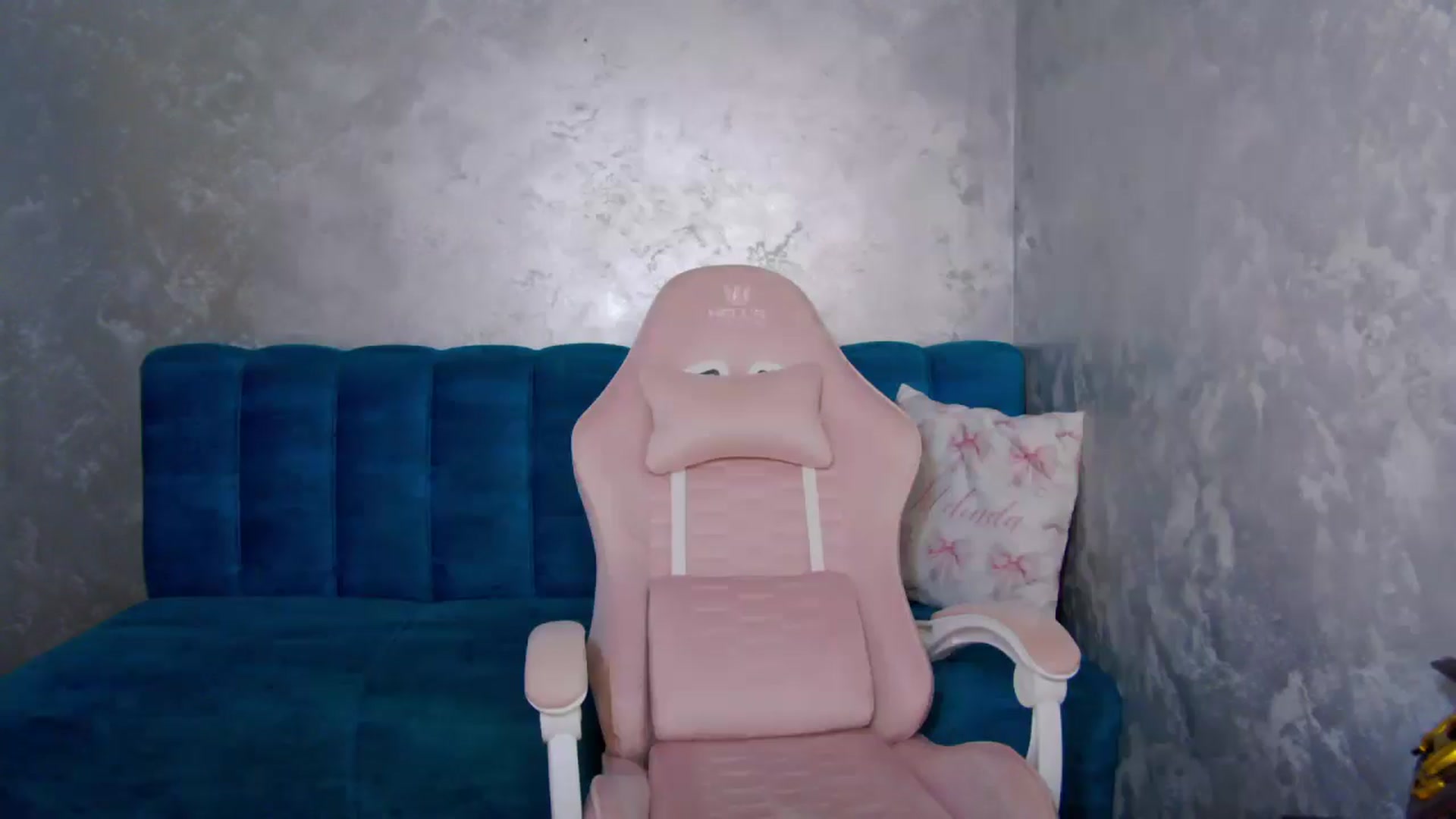 Gallery image thumbnail from MelisRoom's myfreecams stream on, 08/06/2025, 15:40 image 5 of 20