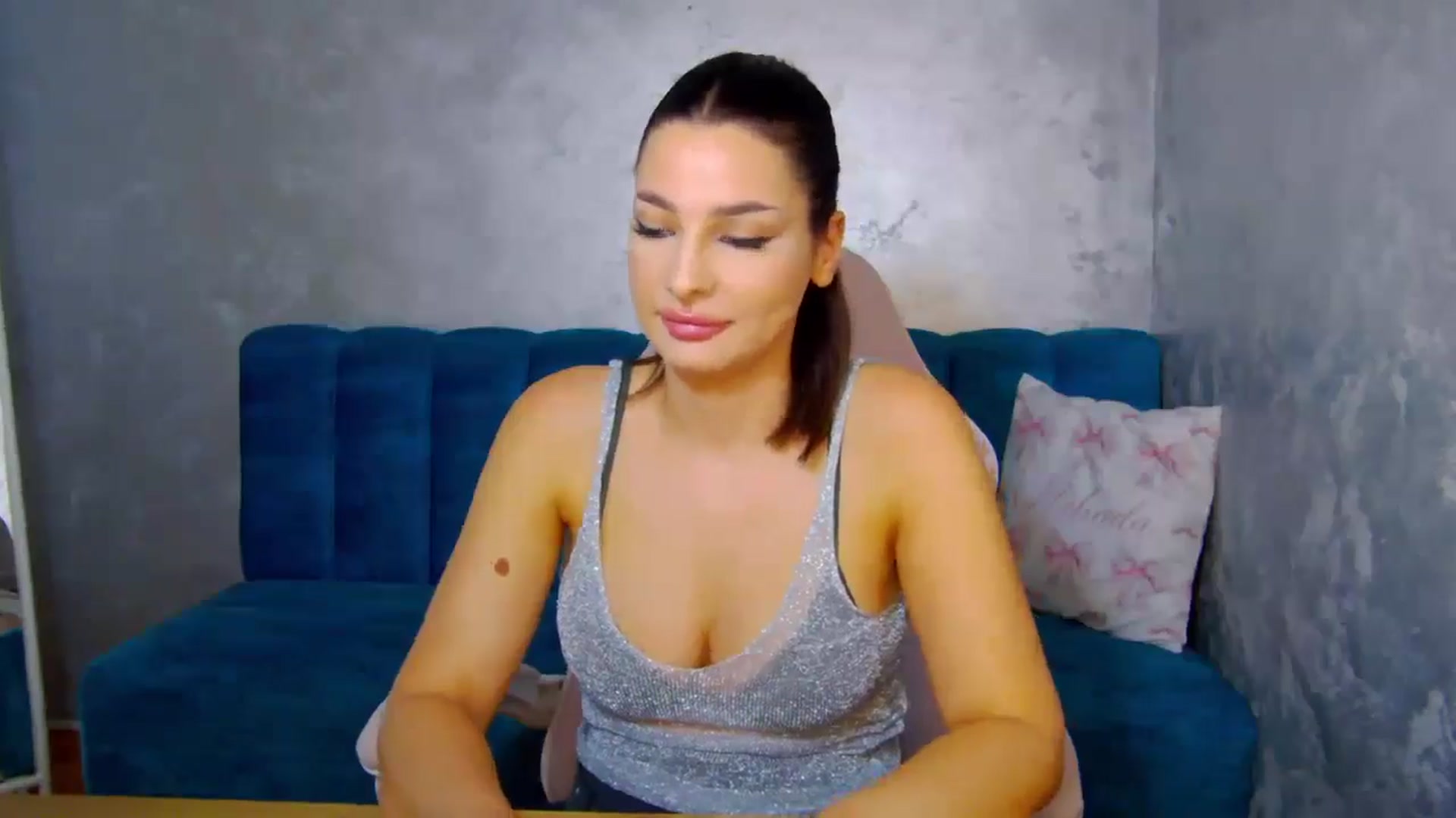Gallery image thumbnail from MelisRoom's myfreecams stream on, 08/06/2025, 18:19 image 11 of 20