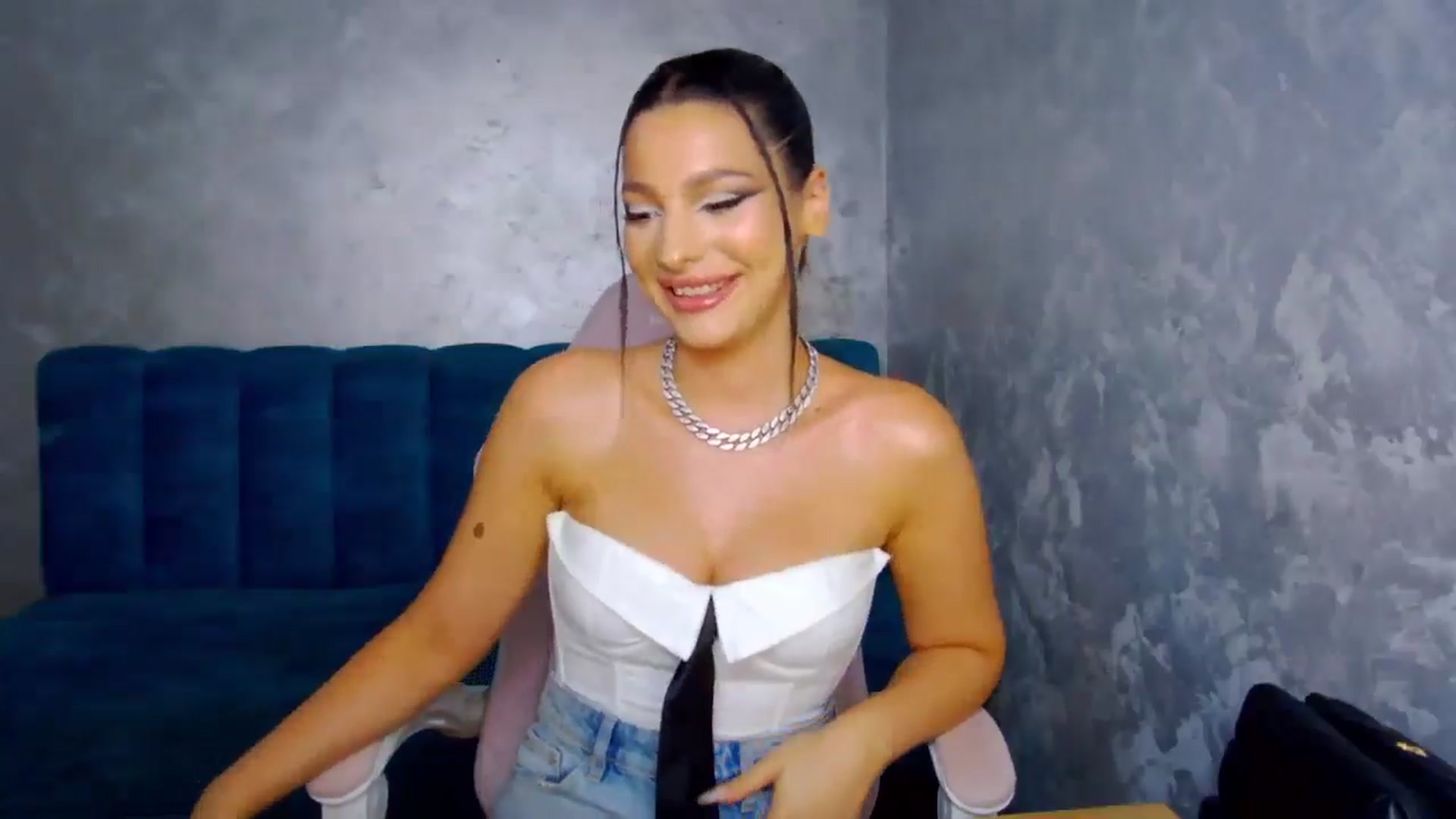Gallery image thumbnail from MelisRoom's myfreecams stream on, 08/07/2025, 15:40 image 2 of 20