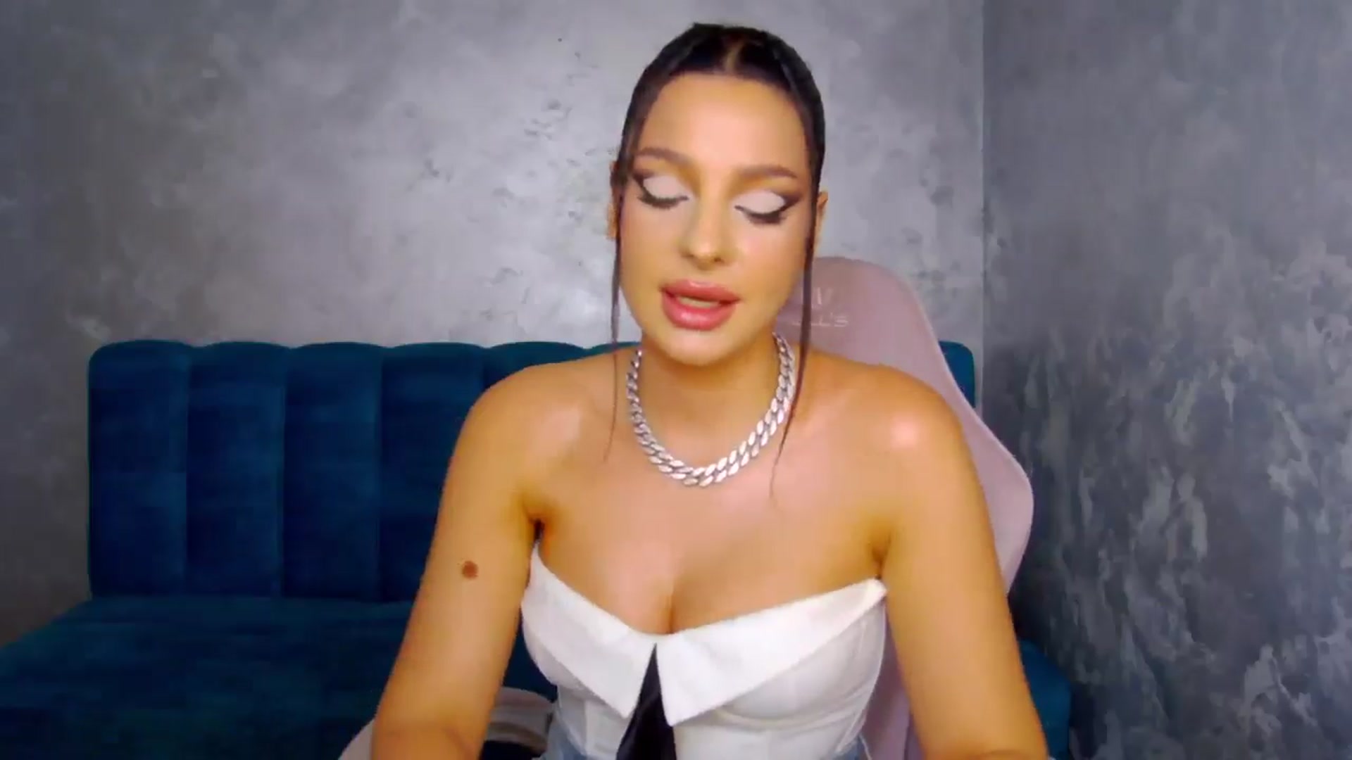 Gallery image thumbnail from MelisRoom's myfreecams stream on, 08/07/2025, 15:40 image 8 of 20