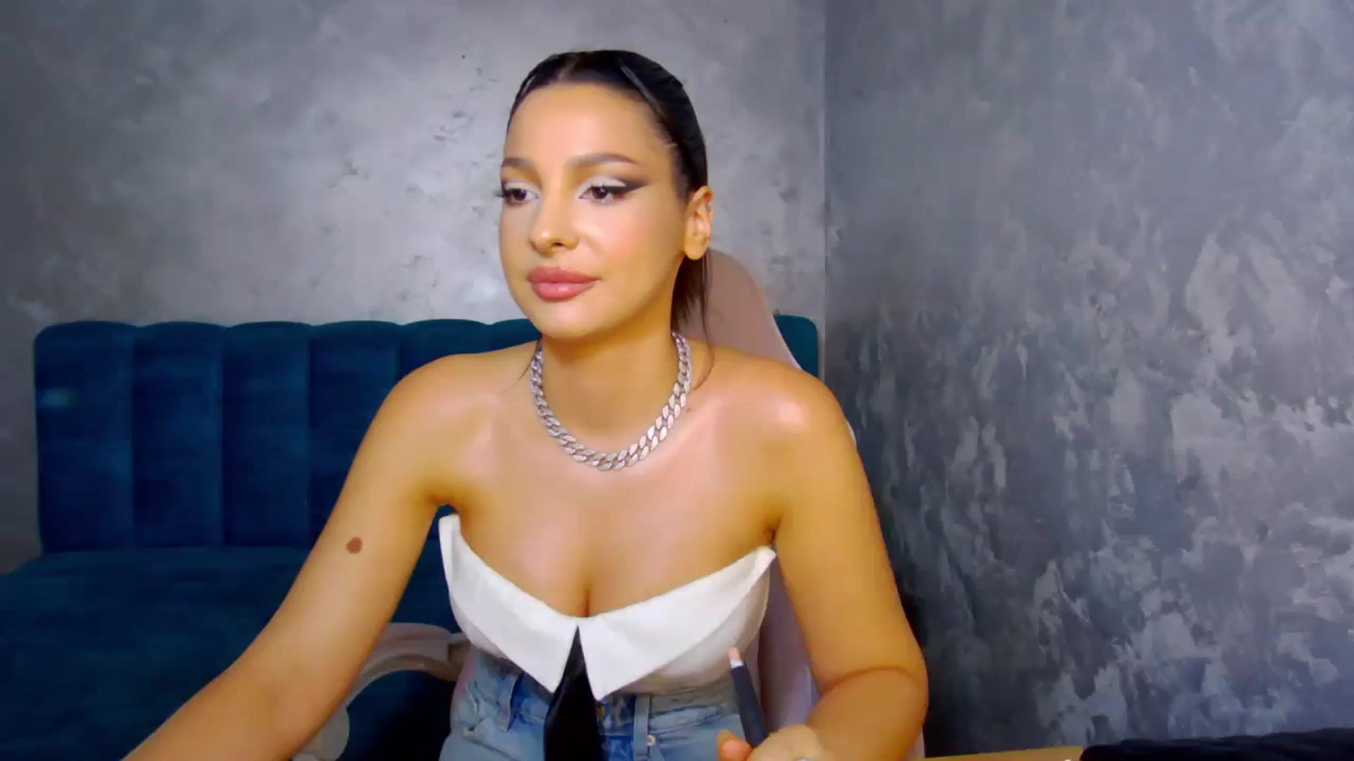 Gallery image thumbnail from MelisRoom's myfreecams stream on, 08/07/2025, 15:40 image 1 of 20