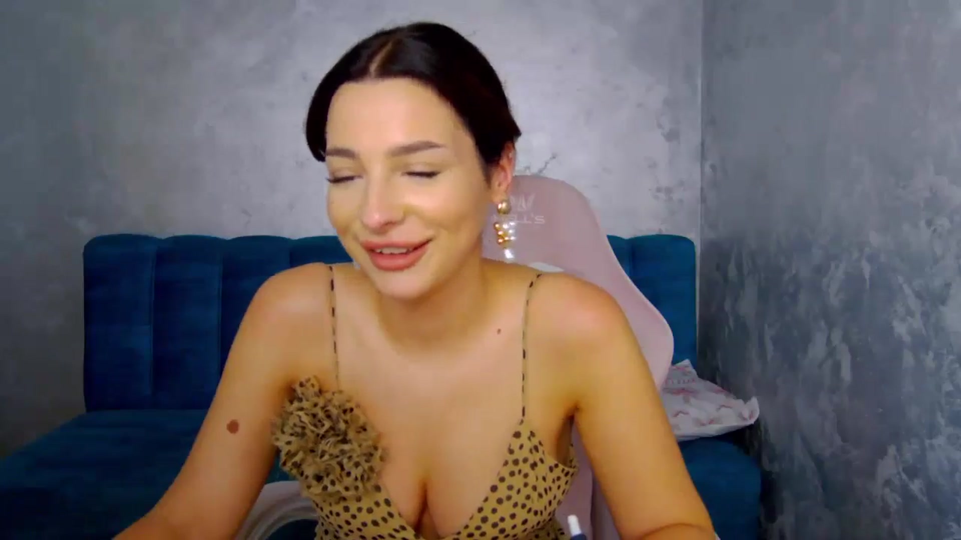 Gallery image thumbnail from MelisRoom's myfreecams stream on, 08/08/2025, 19:11 image 3 of 20