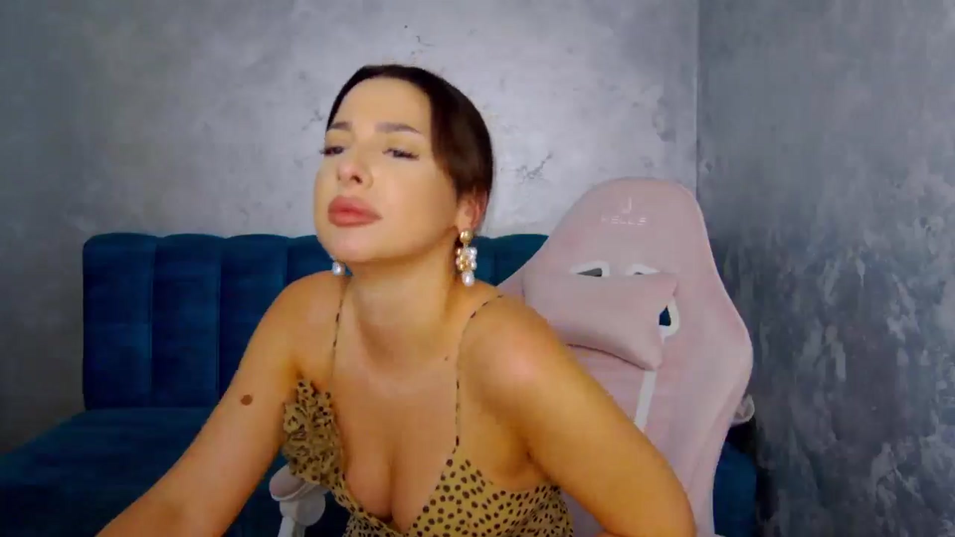 Gallery image thumbnail from MelisRoom's myfreecams stream on, 08/08/2025, 19:11 image 17 of 20
