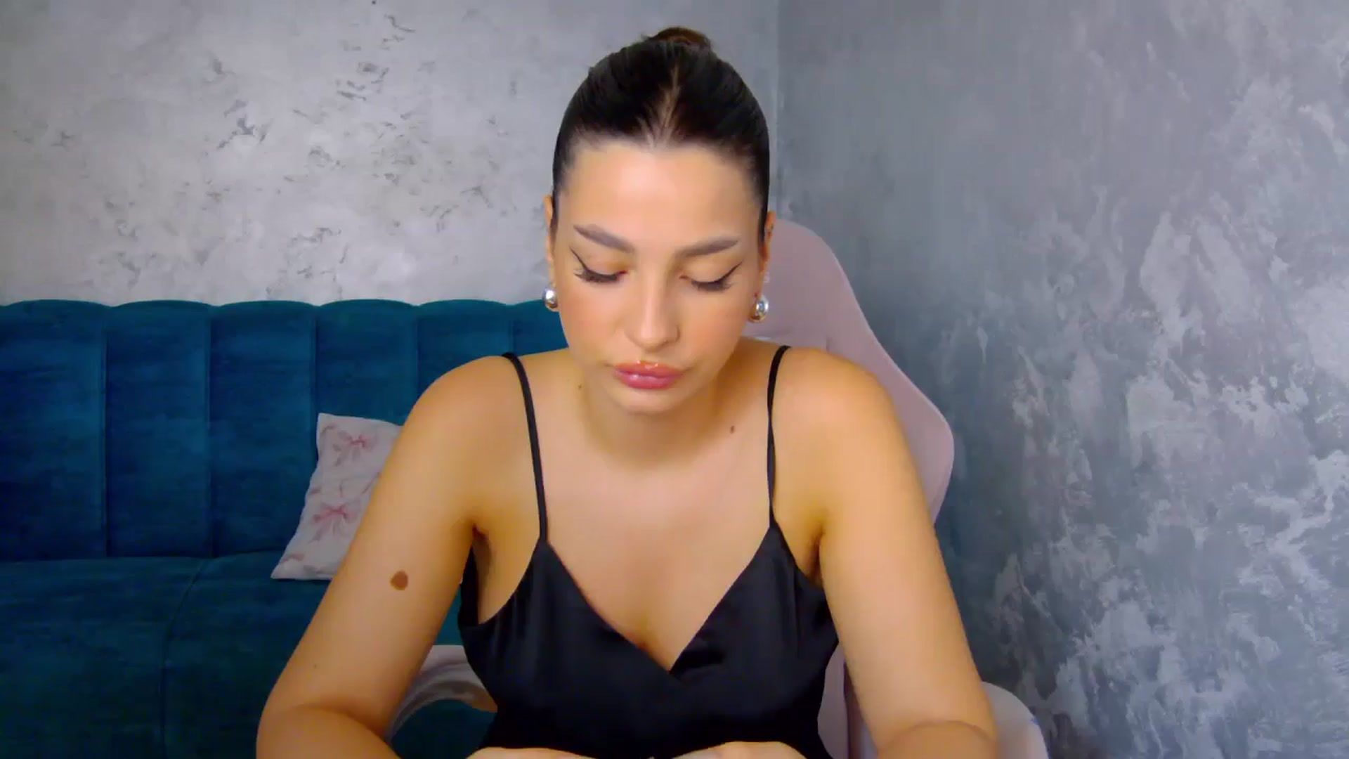 Gallery image thumbnail from MelisRoom's myfreecams stream on, 08/10/2025, 15:47 image 2 of 20