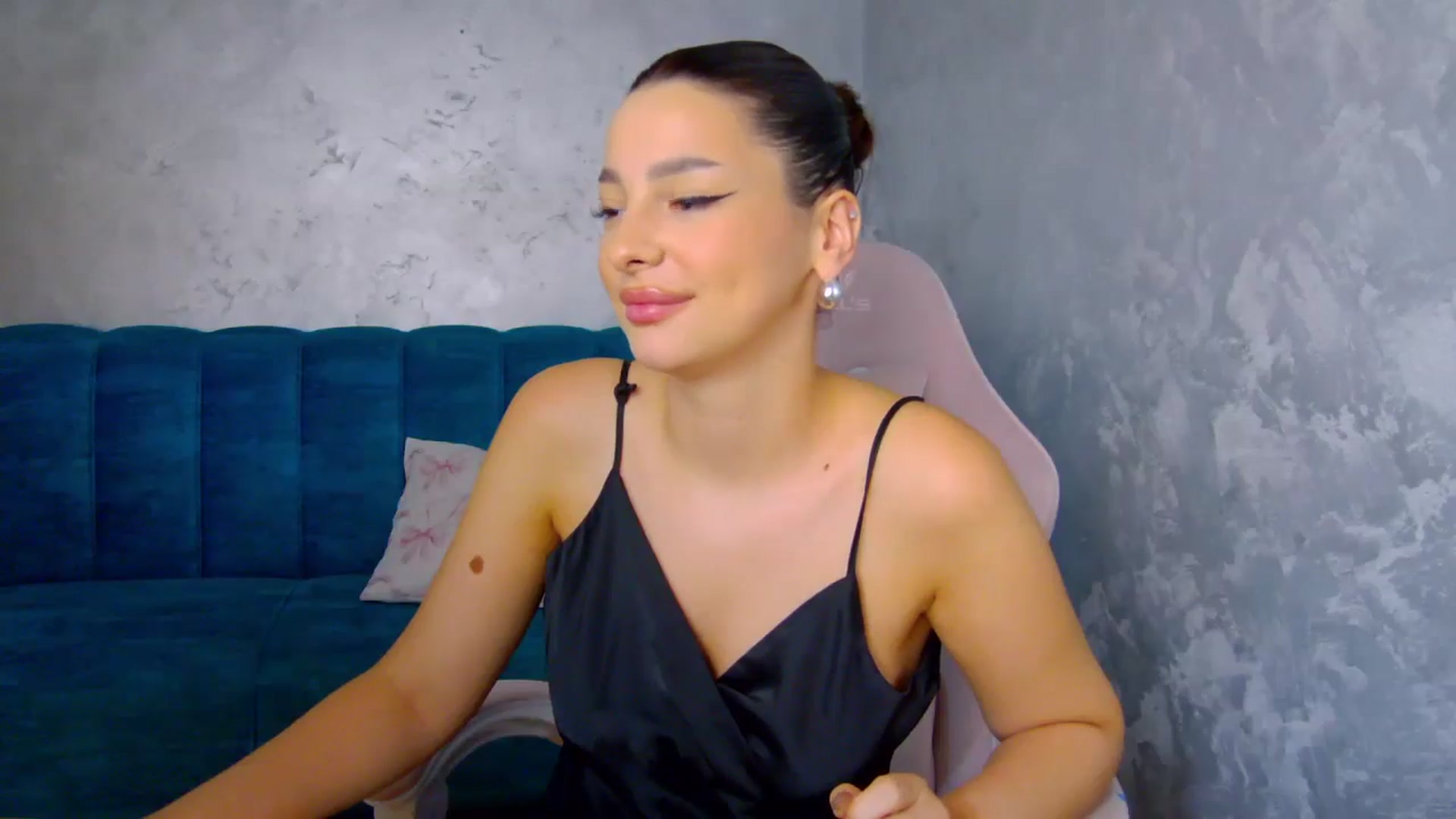 Gallery image thumbnail from MelisRoom's myfreecams stream on, 08/10/2025, 15:47 image 9 of 20