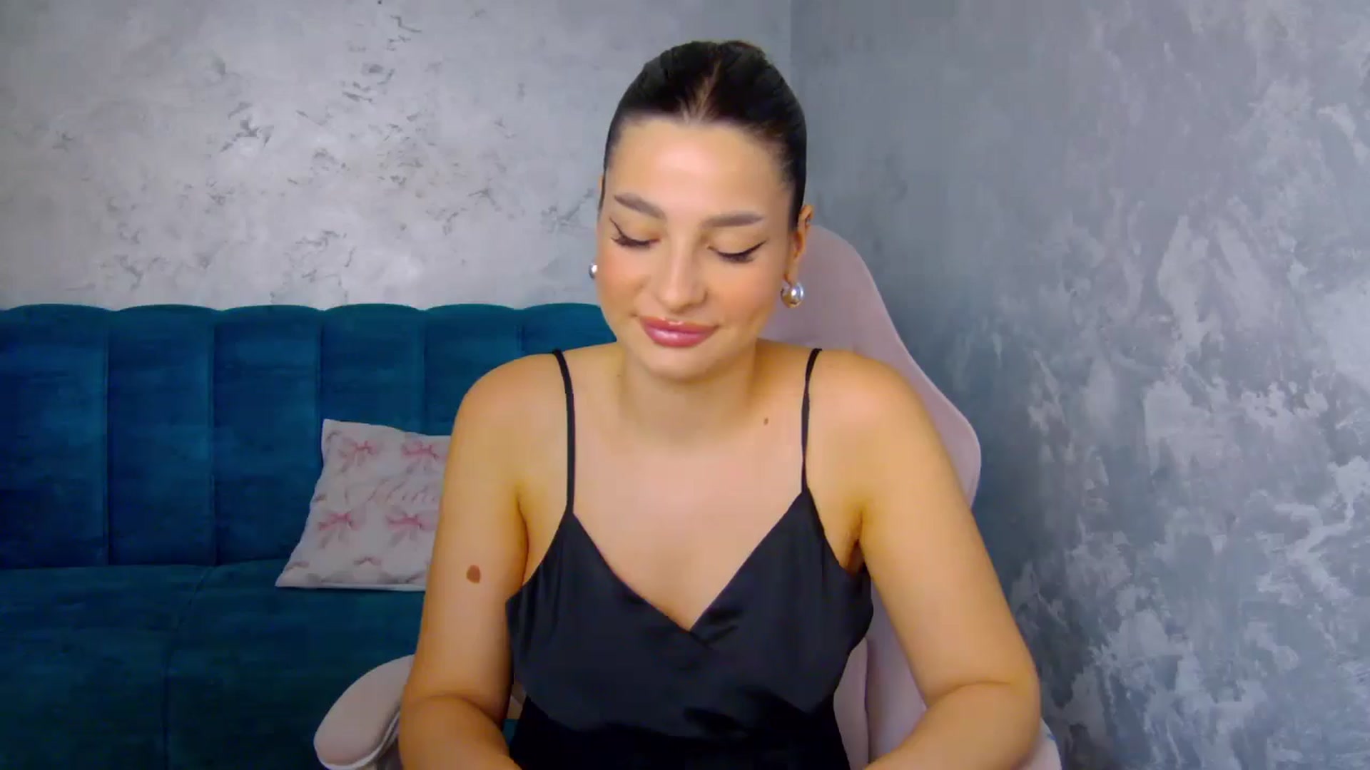 Gallery image thumbnail from MelisRoom's myfreecams stream on, 08/10/2025, 15:47 image 3 of 20
