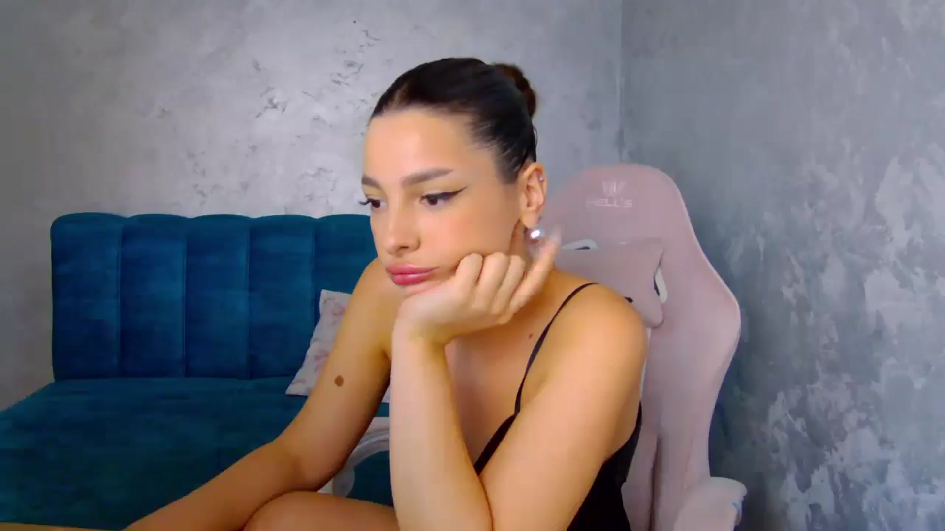 Gallery image thumbnail from MelisRoom's myfreecams stream on, 08/10/2025, 18:17 image 6 of 20