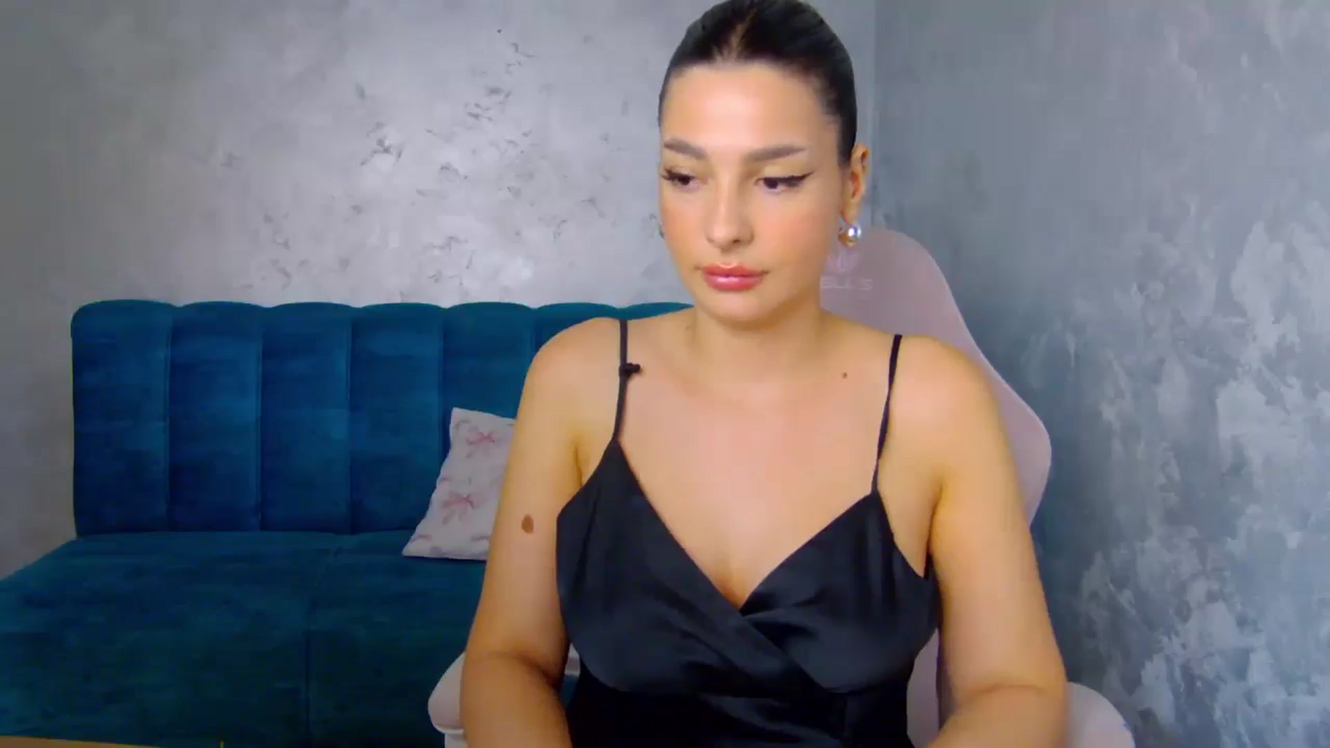 Gallery image thumbnail from MelisRoom's myfreecams stream on, 08/10/2025, 18:17 image 2 of 20