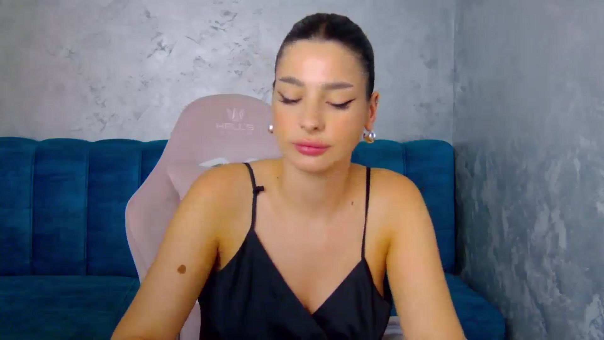 Gallery image thumbnail from MelisRoom's myfreecams stream on, 08/10/2025, 18:17 image 18 of 20