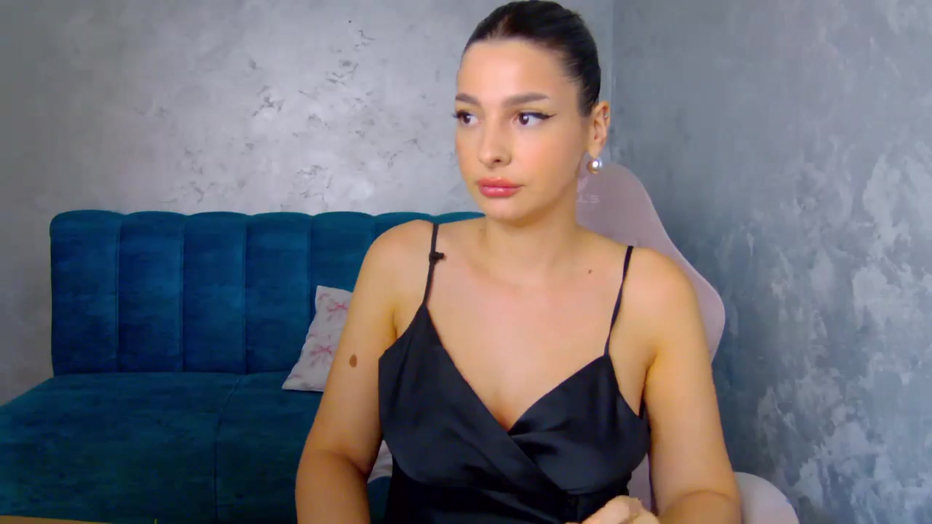Gallery image thumbnail from MelisRoom's myfreecams stream on, 08/10/2025, 18:17 image 3 of 20