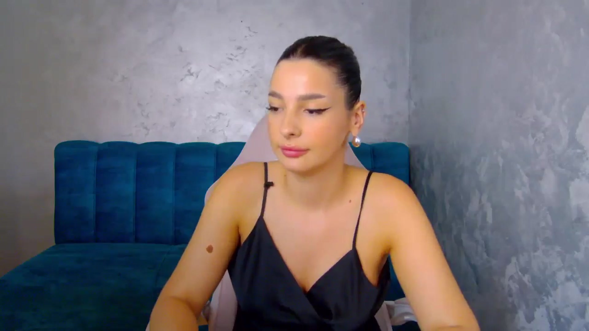 Gallery image thumbnail from MelisRoom's myfreecams stream on, 08/10/2025, 18:17 image 16 of 20
