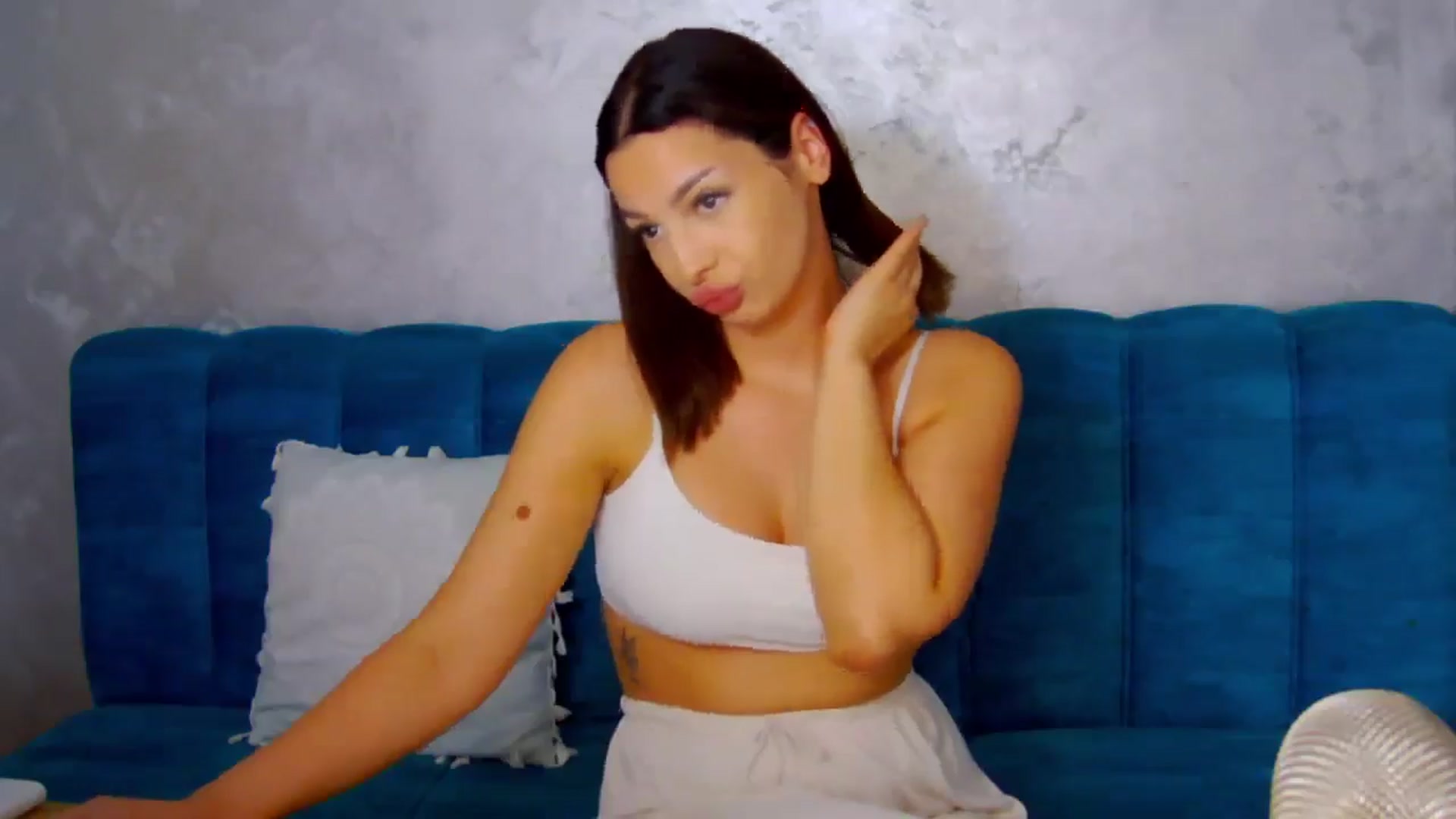 Gallery image thumbnail from MelisRoom's myfreecams stream on, 08/13/2025, 15:11 image 6 of 20
