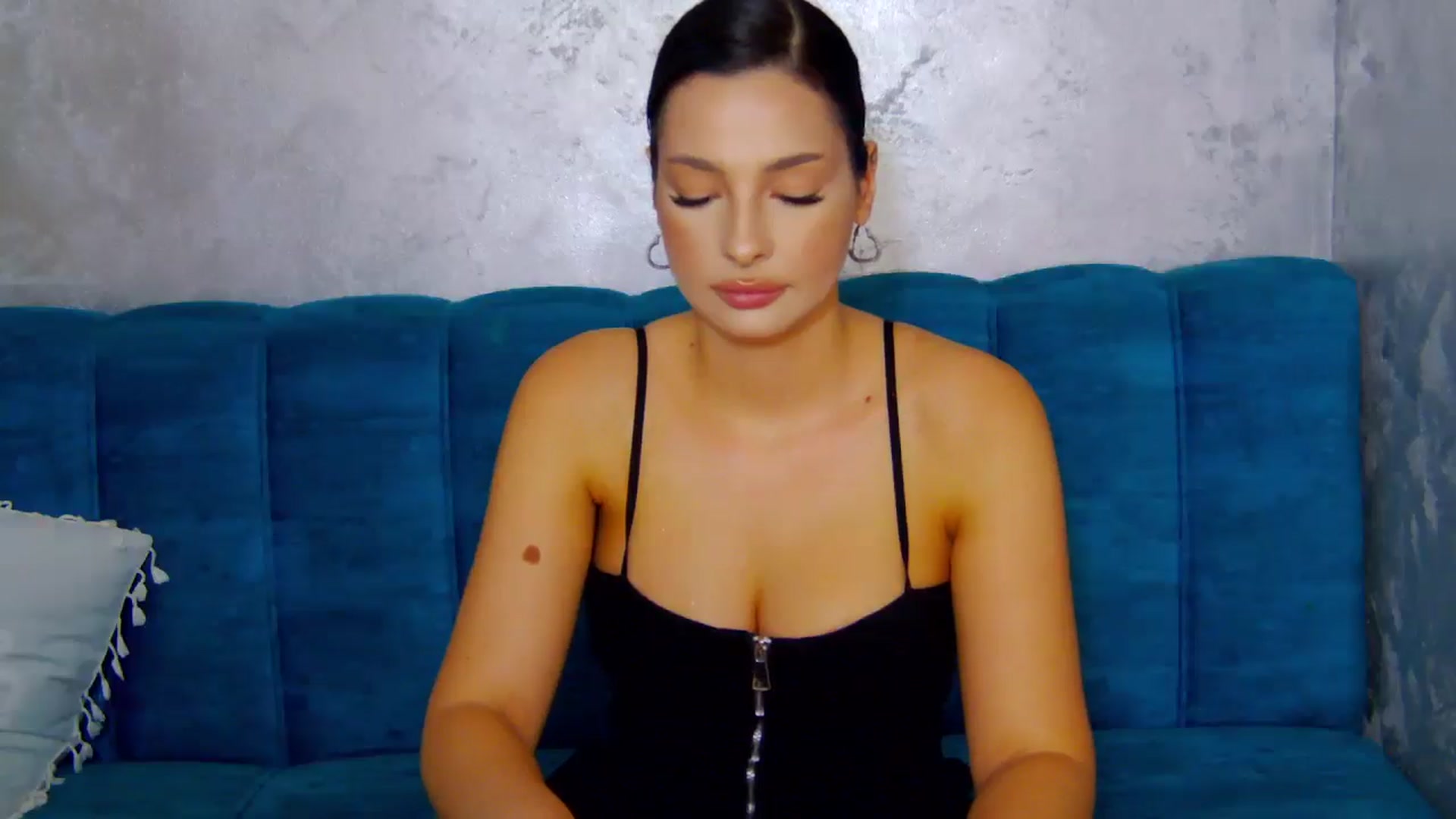 Gallery image thumbnail from MelisRoom's myfreecams stream on, 08/14/2025, 18:39 image 2 of 20