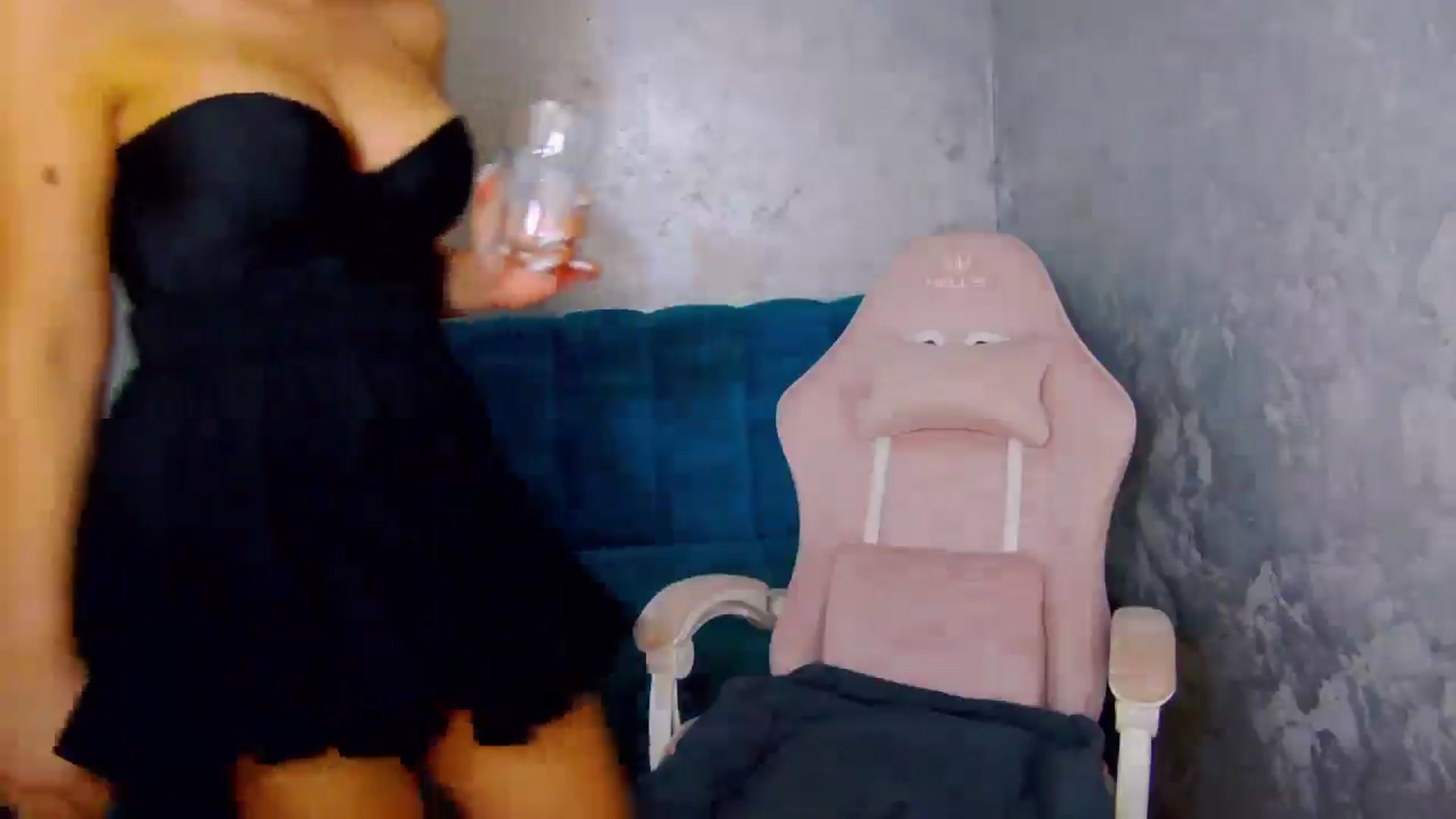 Gallery image thumbnail from MelisRoom's myfreecams stream on, 08/20/2025, 17:54 image 9 of 20