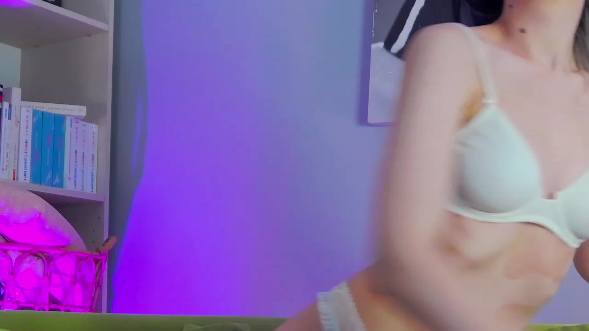 Gallery image thumbnail from MelissaFlyn's myfreecams stream on, 04/16/2023, 14:39 image 7 of 20