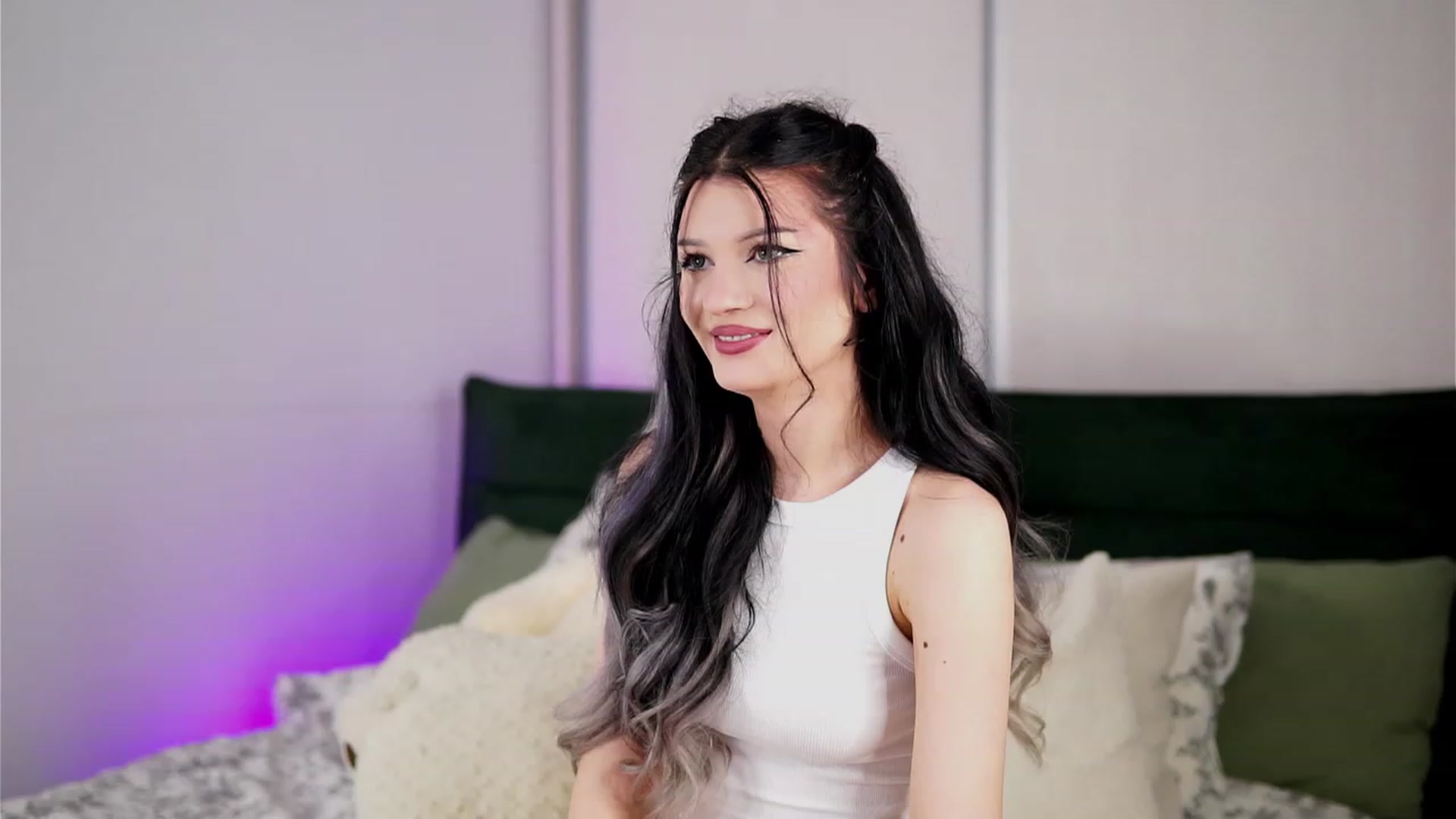 Gallery image thumbnail from MelissaFlyn's myfreecams stream on, 06/20/2023, 10:35 image 6 of 20