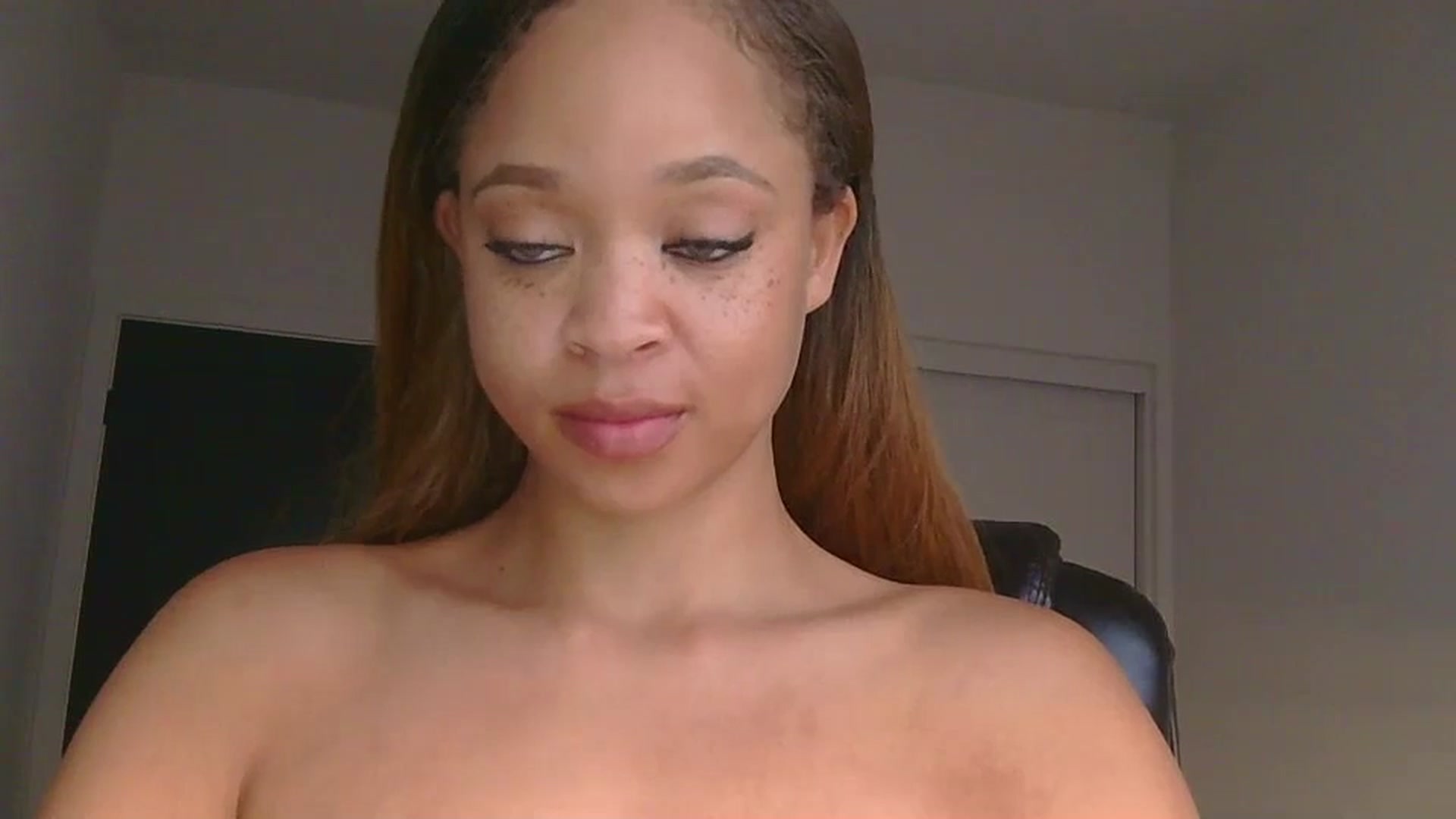 Gallery image thumbnail from MelissaGee's myfreecams stream on, 09/01/2025, 02:00 image 13 of 20