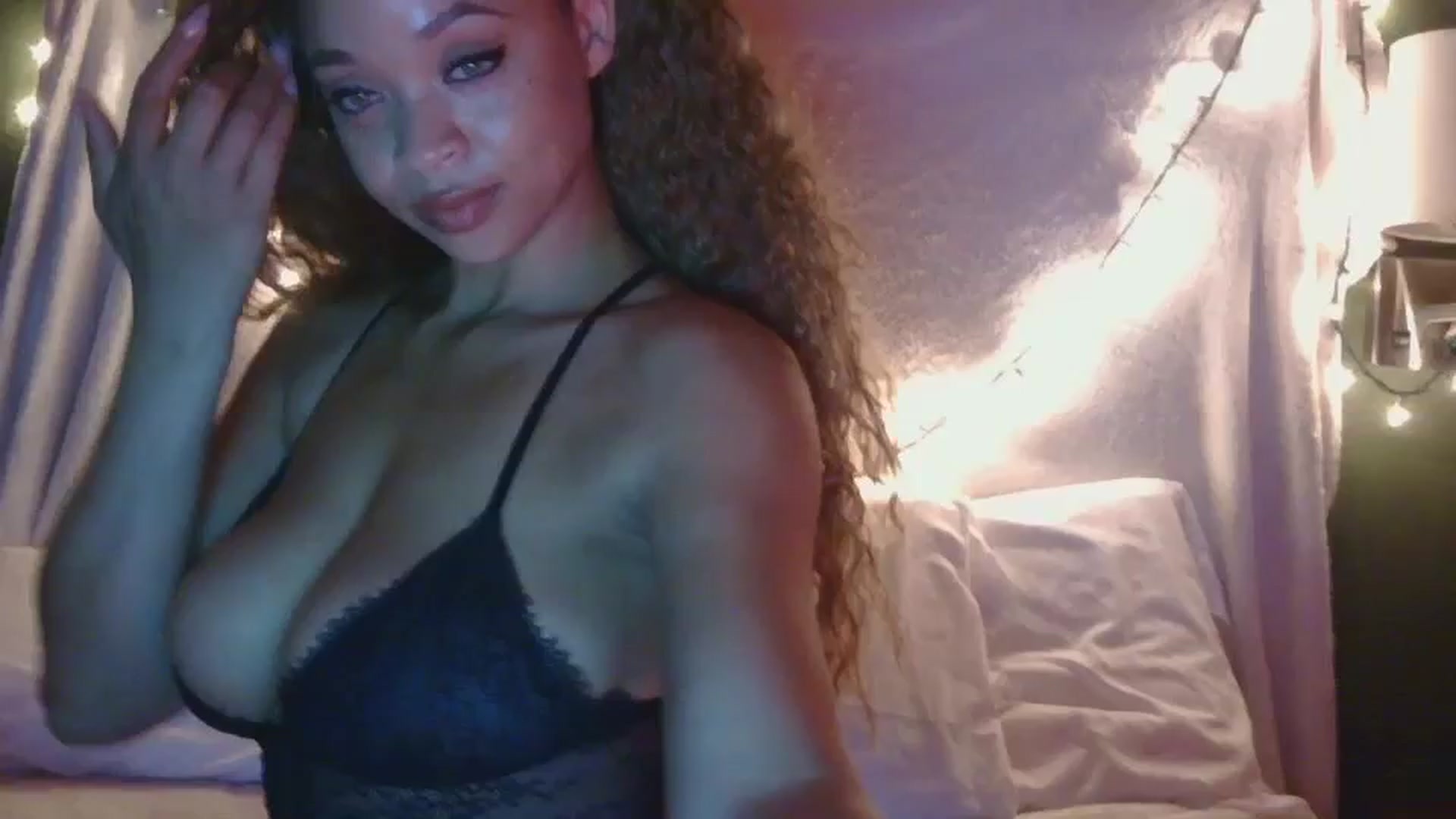 Gallery image thumbnail from MelissaGee's myfreecams stream on, 09/29/2025, 01:03 image 16 of 20