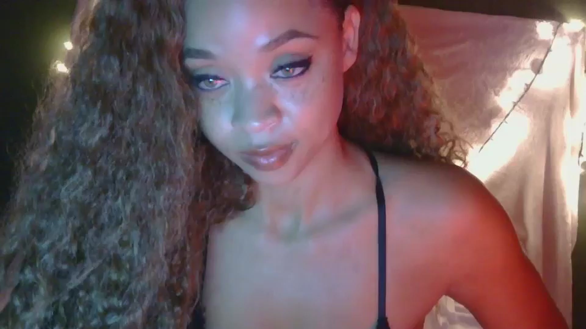 Gallery image thumbnail from MelissaGee's myfreecams stream on, 09/29/2025, 01:03 image 2 of 20