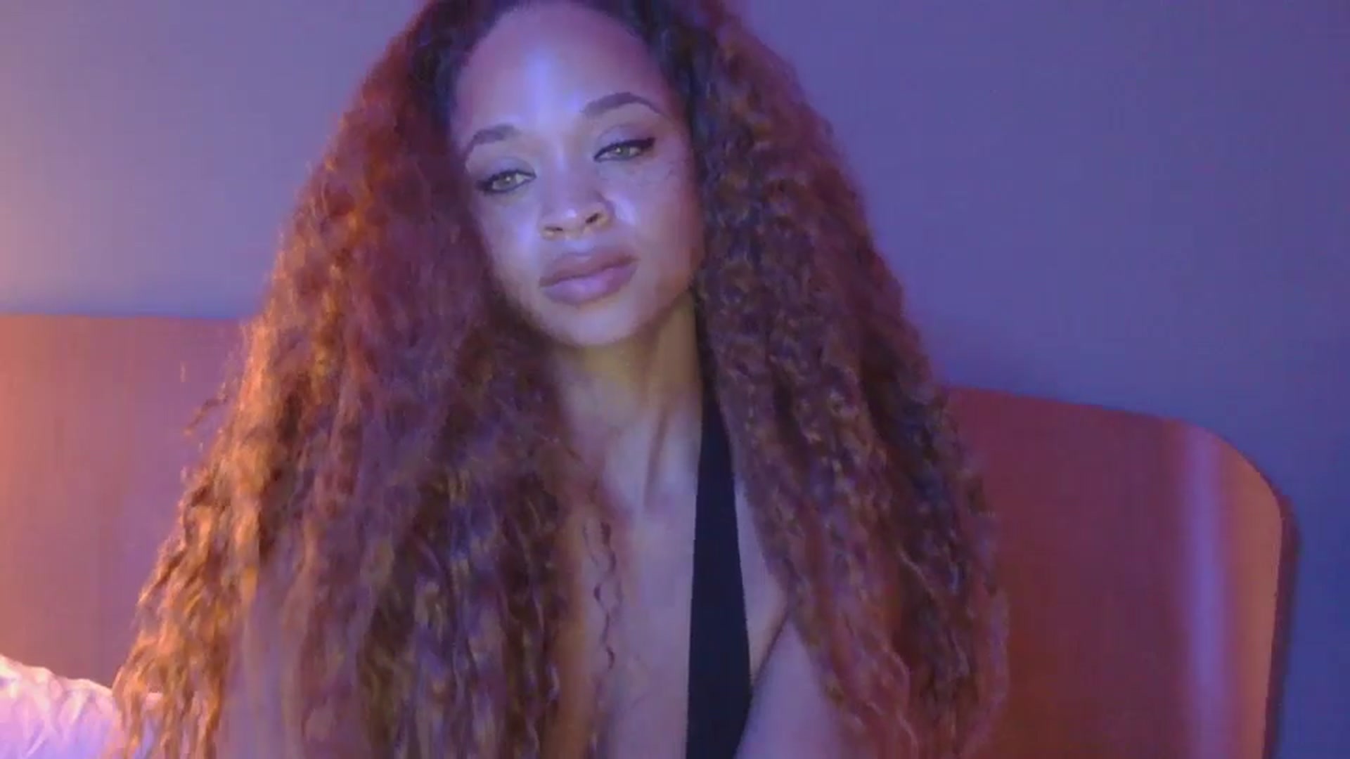 Gallery image thumbnail from MelissaGee's myfreecams stream on, 10/04/2025, 21:50 image 9 of 20