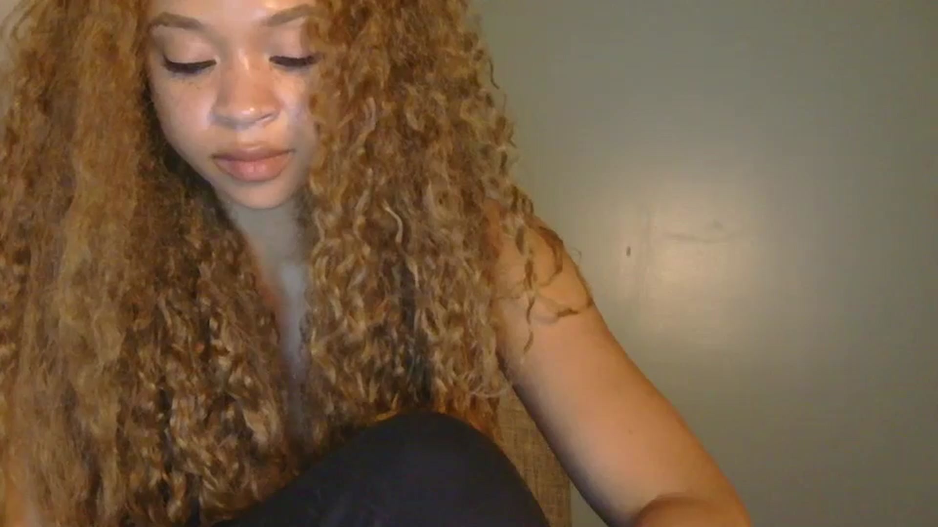 Gallery image thumbnail from MelissaGee's myfreecams stream on, 10/05/2025, 18:17 image 2 of 20