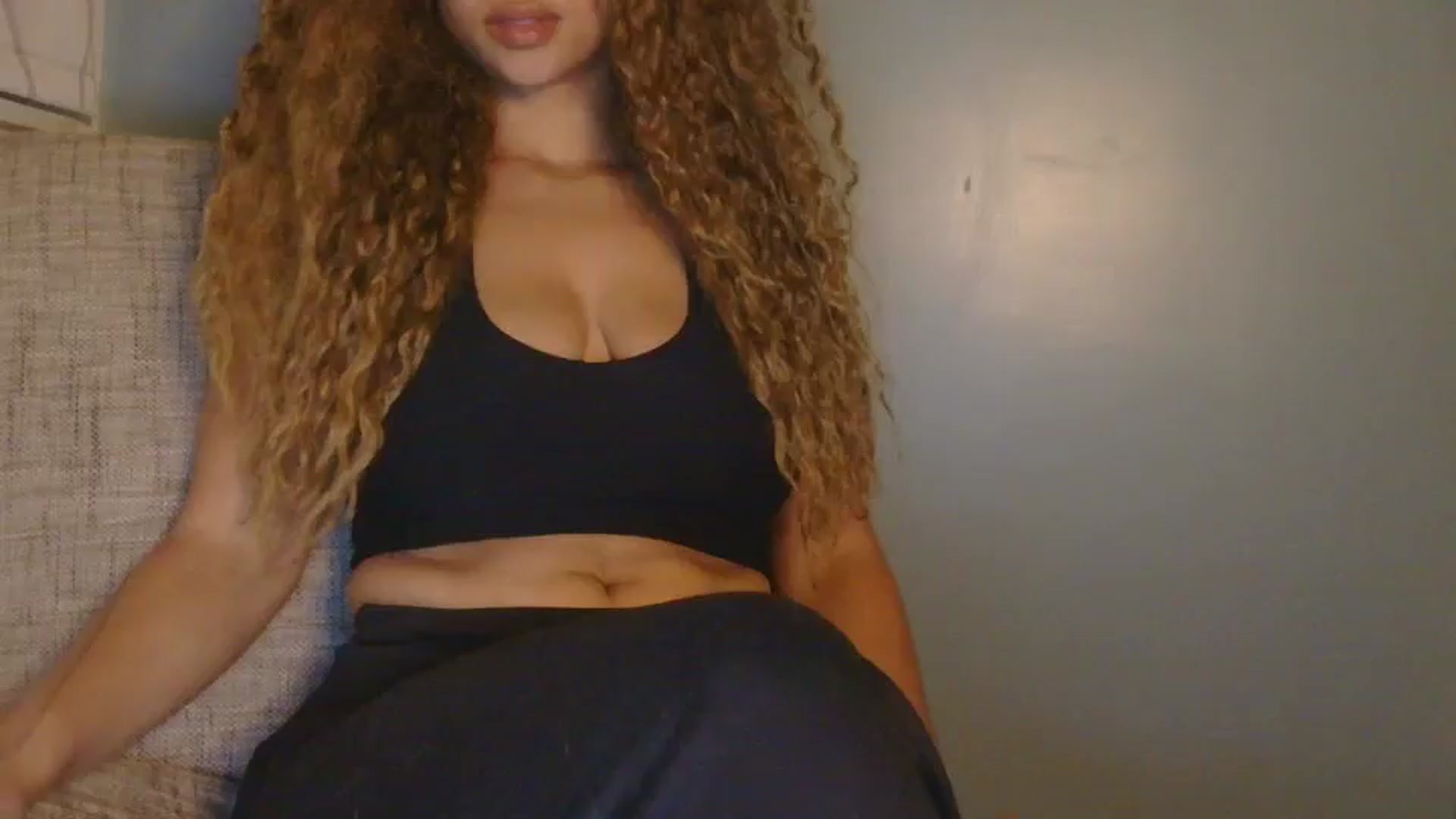 Gallery image thumbnail from MelissaGee's myfreecams stream on, 10/05/2025, 18:17 image 4 of 20