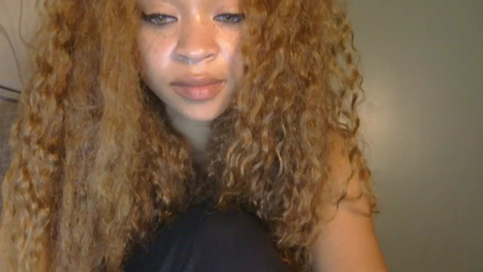 Gallery image thumbnail from MelissaGee's myfreecams stream on, 10/05/2025, 18:17 image 1 of 20