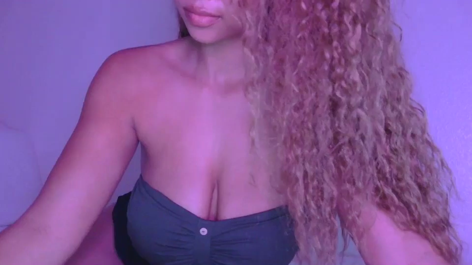 Gallery image thumbnail from MelissaGee's myfreecams stream on, 10/19/2025, 19:30 image 7 of 20