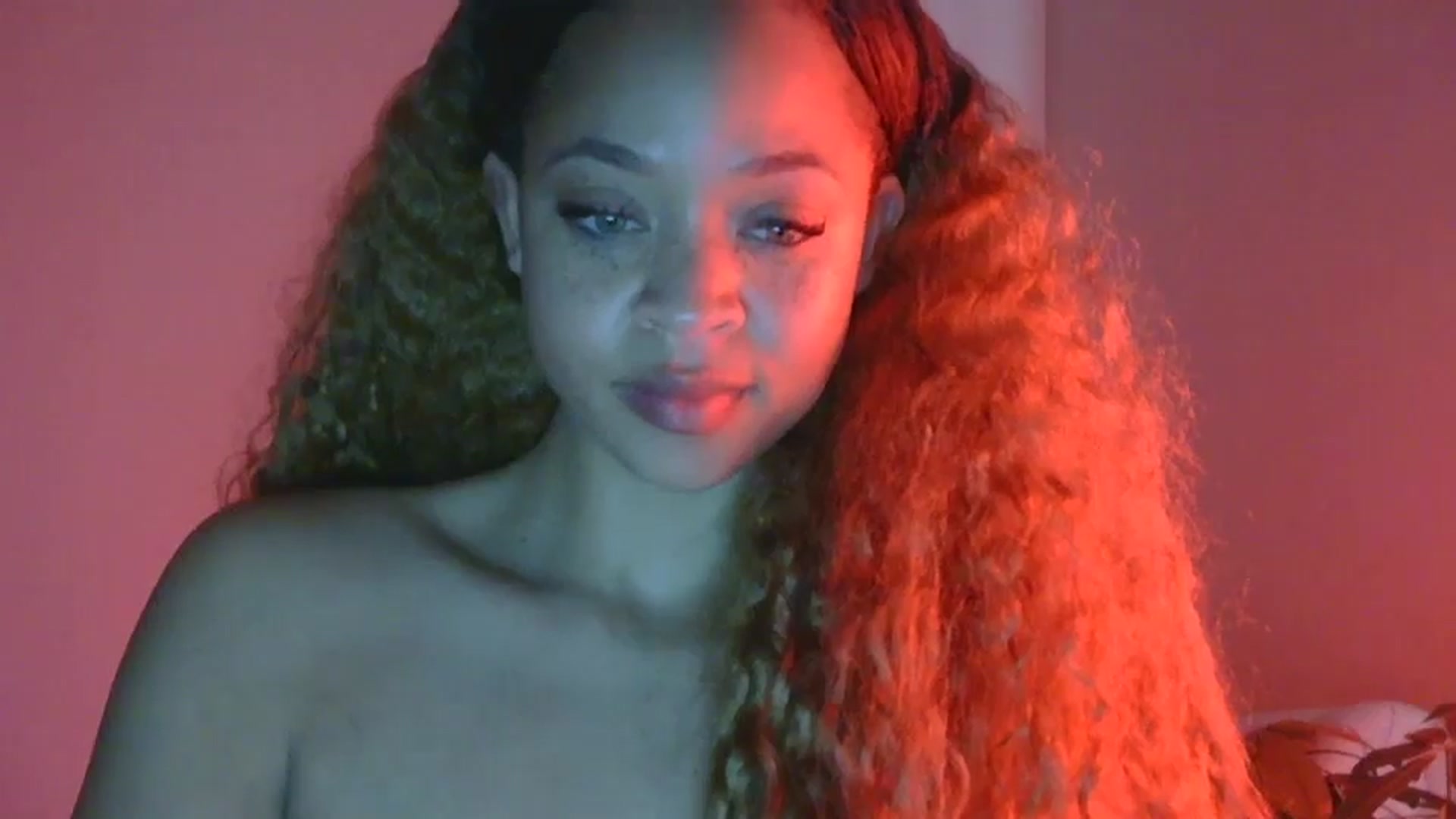Gallery image thumbnail from MelissaGee's myfreecams stream on, 10/27/2025, 19:26 image 18 of 20