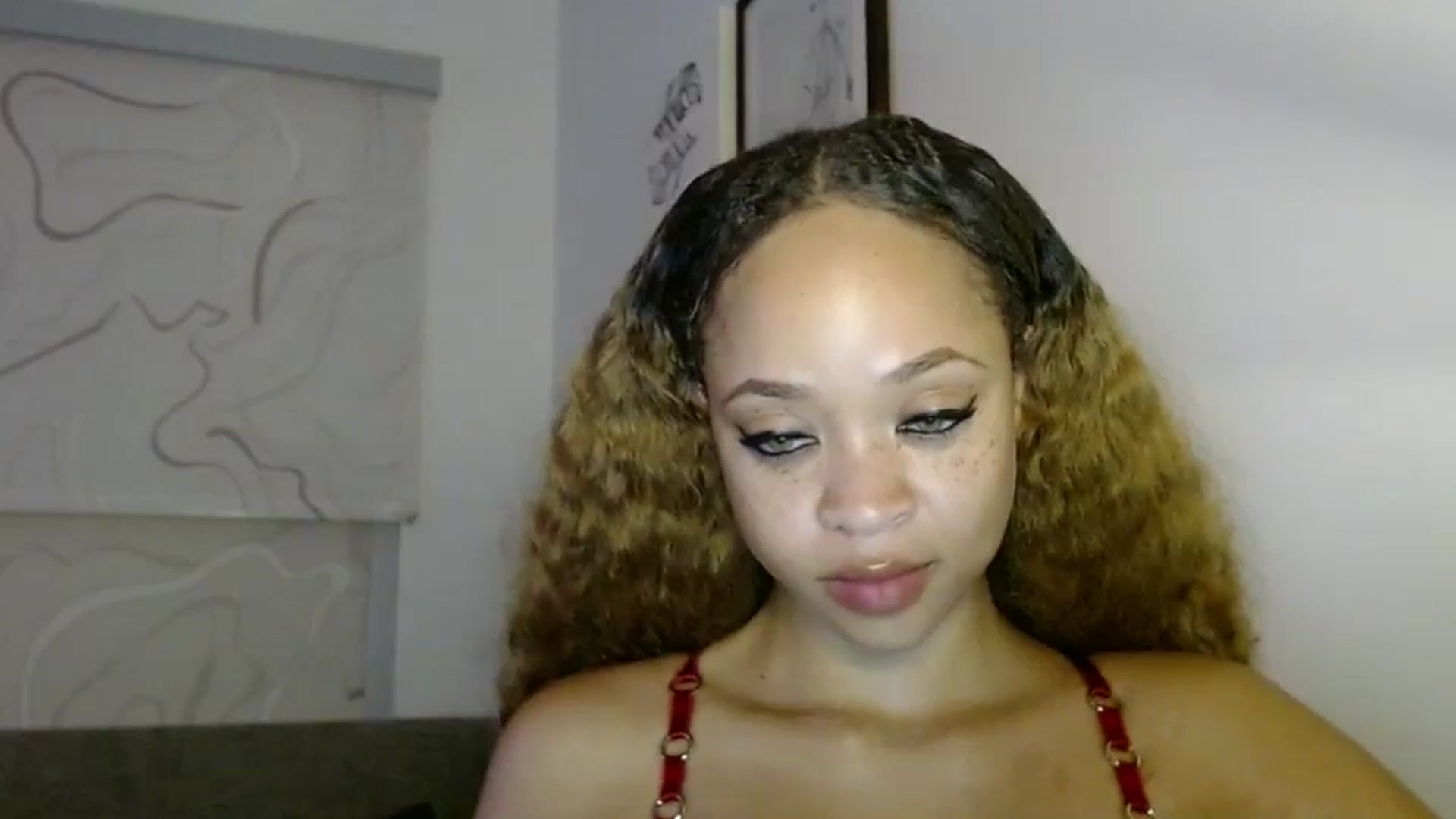 Gallery image thumbnail from MelissaGee's myfreecams stream on, 10/31/2025, 07:45 image 6 of 20