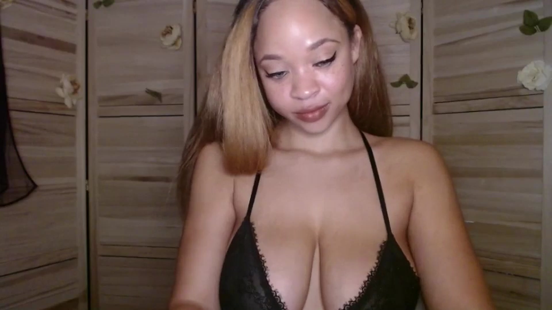 Gallery image thumbnail from MelissaGee's myfreecams stream on, 01/12/2026, 15:32 image 12 of 20